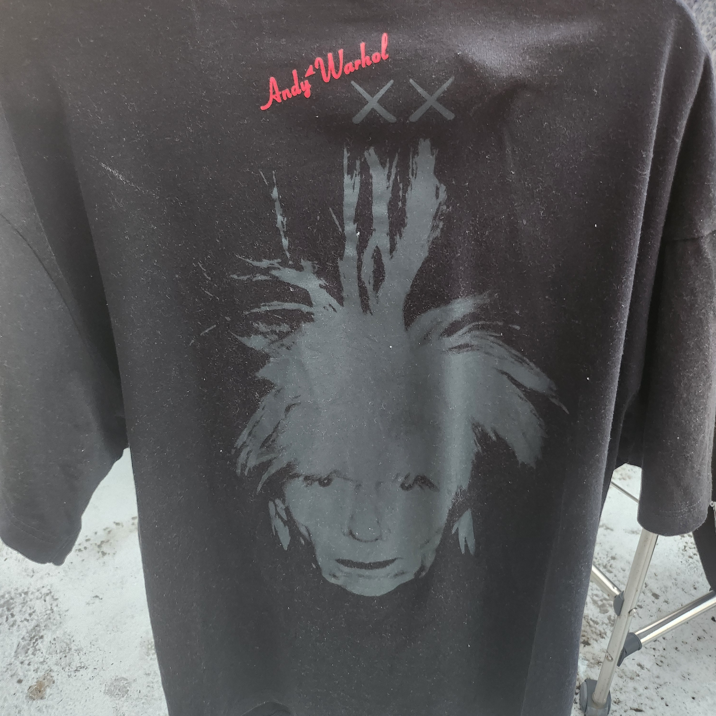 Uniqlo UT x Kaws x Warhol S/S Graphic T-Shirt D Black 착용 스타일