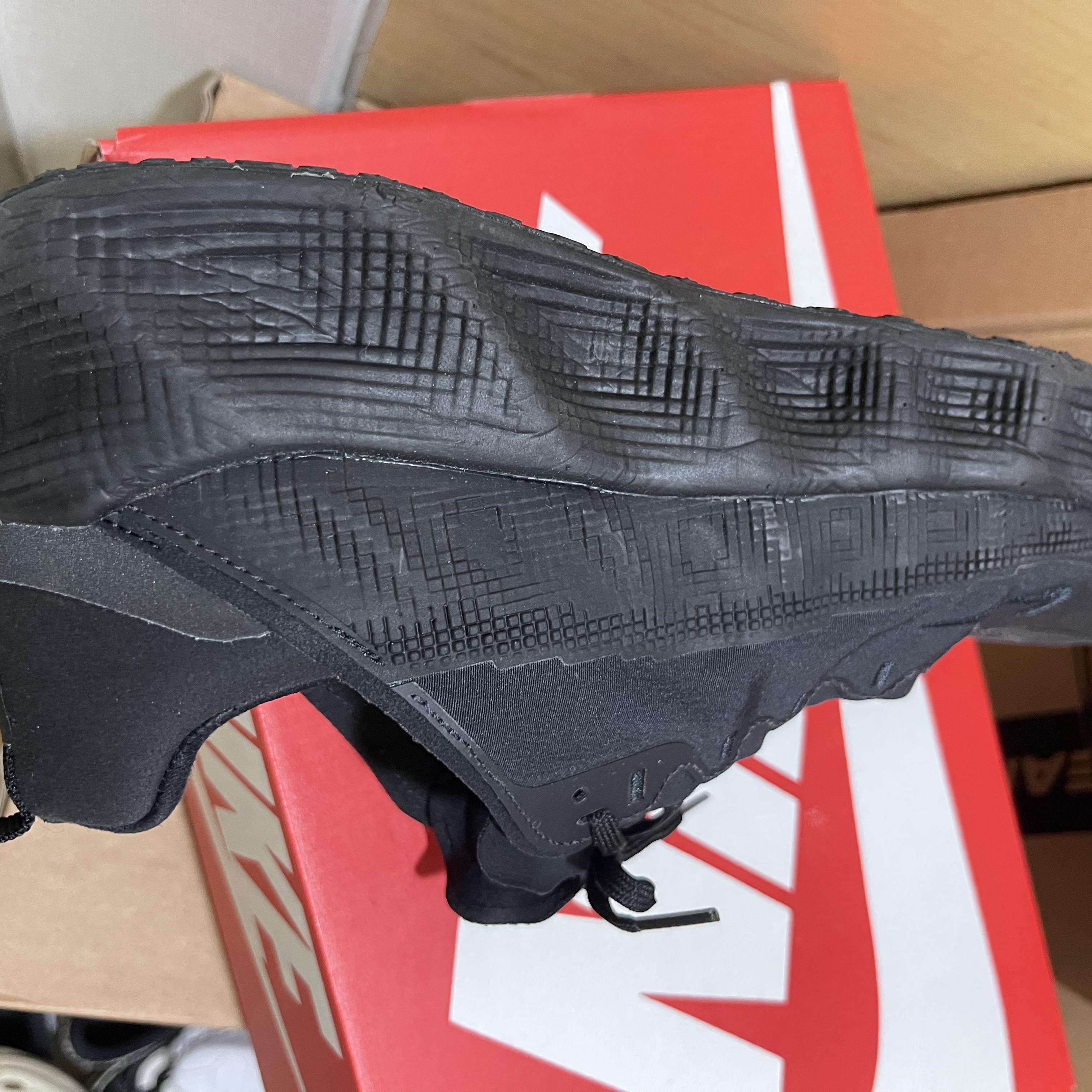 Nike Ava Rover Black Anthracite 착용 스타일