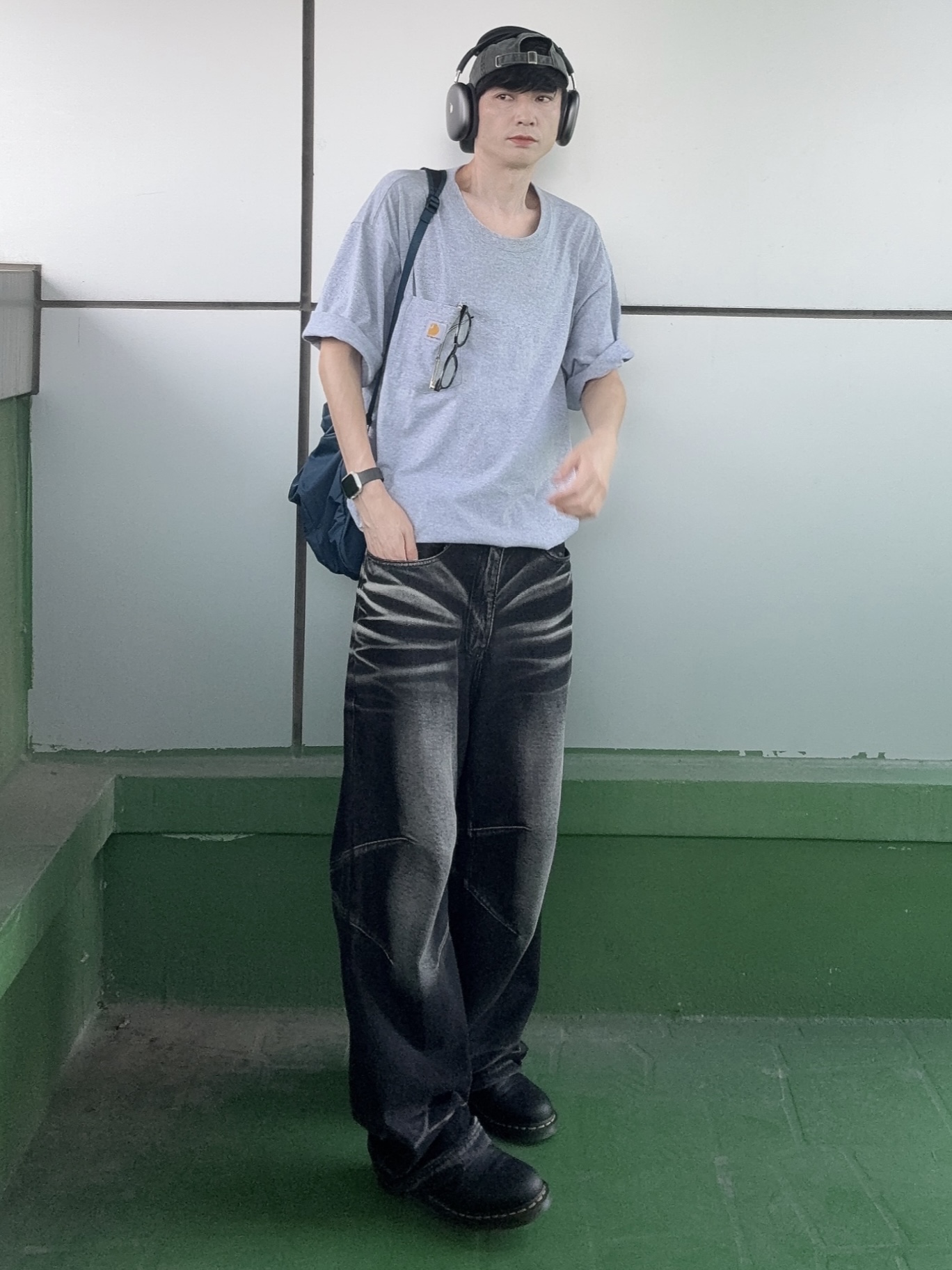 Dr. Martens 1461 Ambassador Black, BLR Embossed Wave Washing Wide Denim Pants Black 착용 스타일 - 9