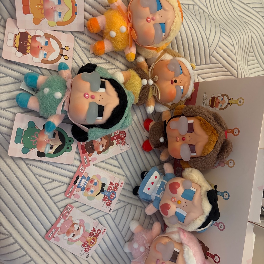Pop Mart Crybaby Crying Again Series Plush Keyring Sealed Case (6 Blind Boxes) 착용 스타일