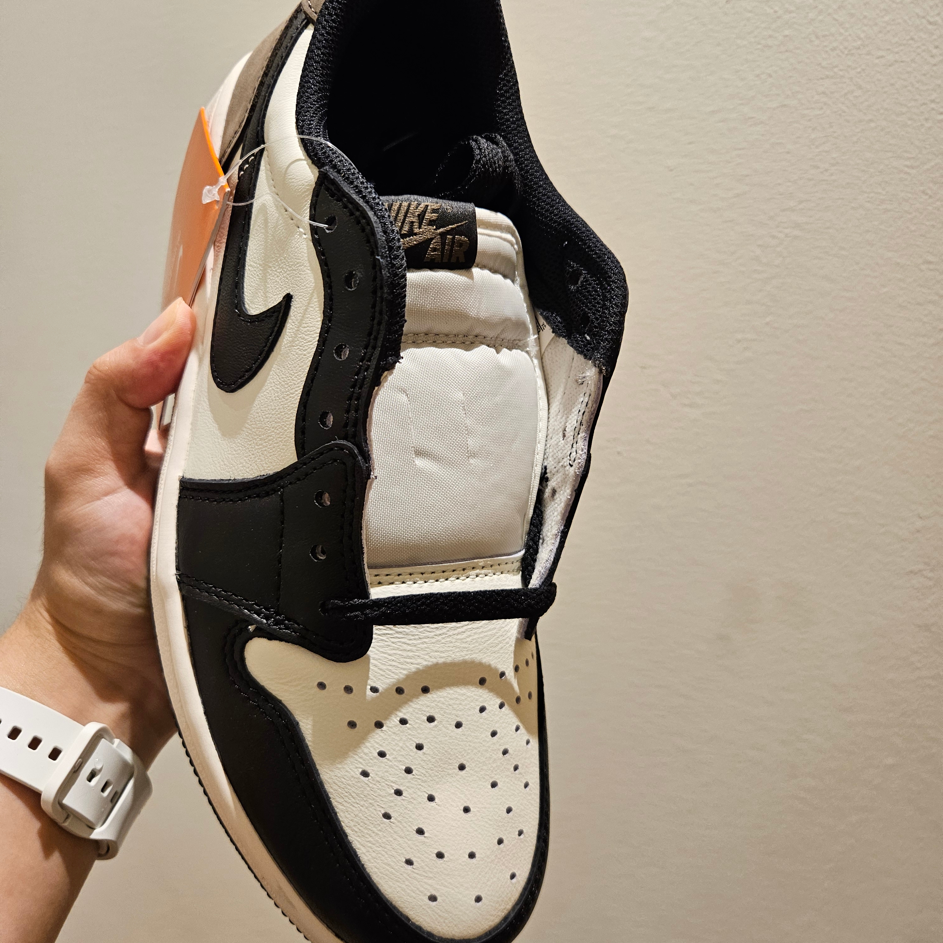 Jordan 1 Retro Low OG Mocha 착용 스타일