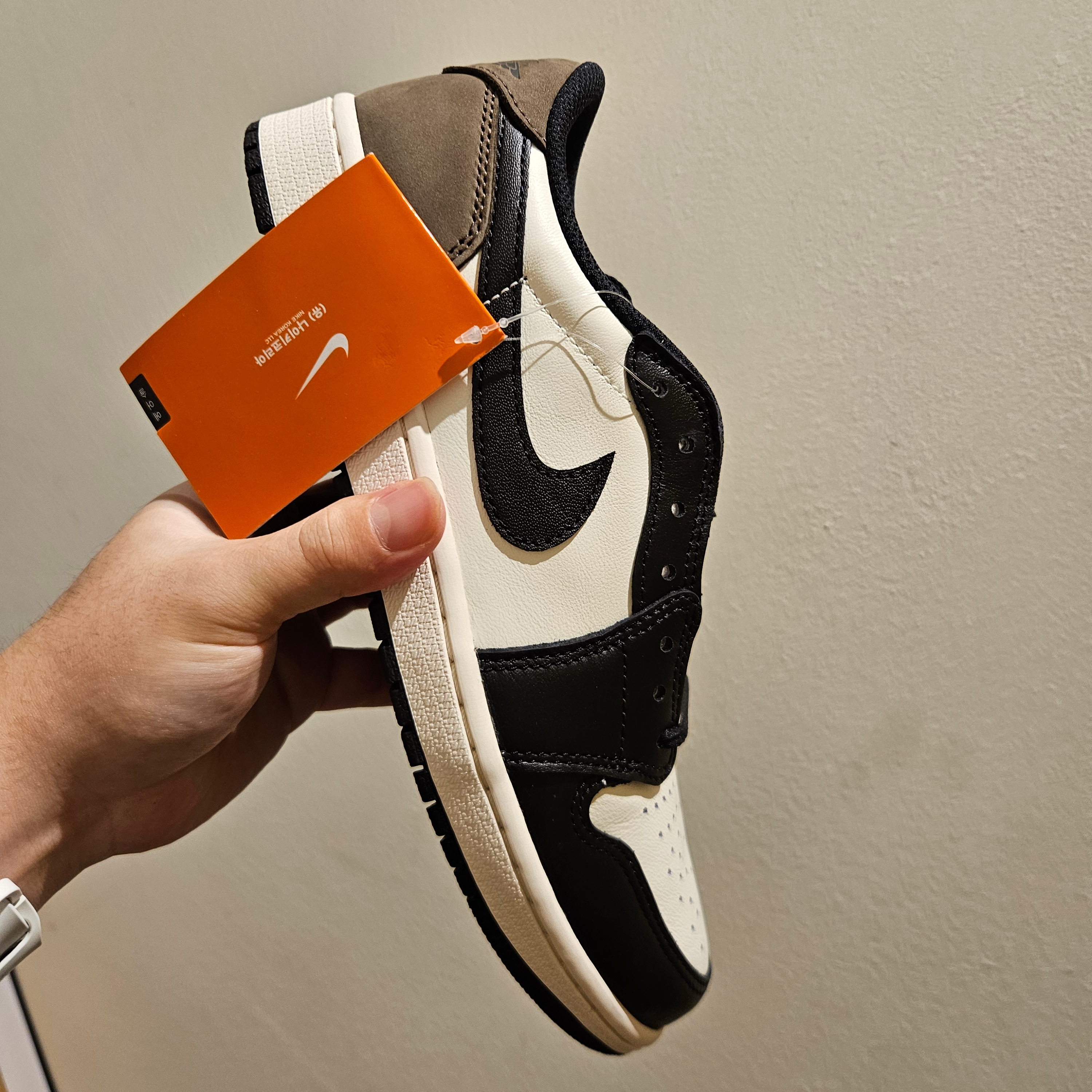 Jordan 1 Retro Low OG Mocha 착용 스타일
