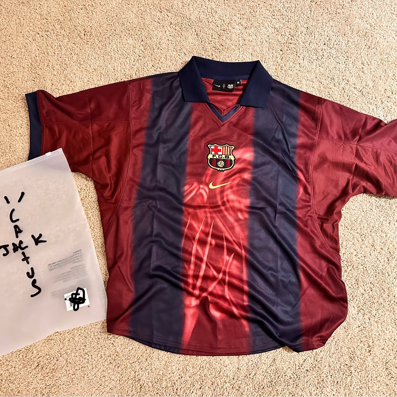 Nike FC Barcelona x Travis Scott Retro 2000/01 Home Skeleton Jersey Multicolor (Non Marking Ver.) 착용 스타일