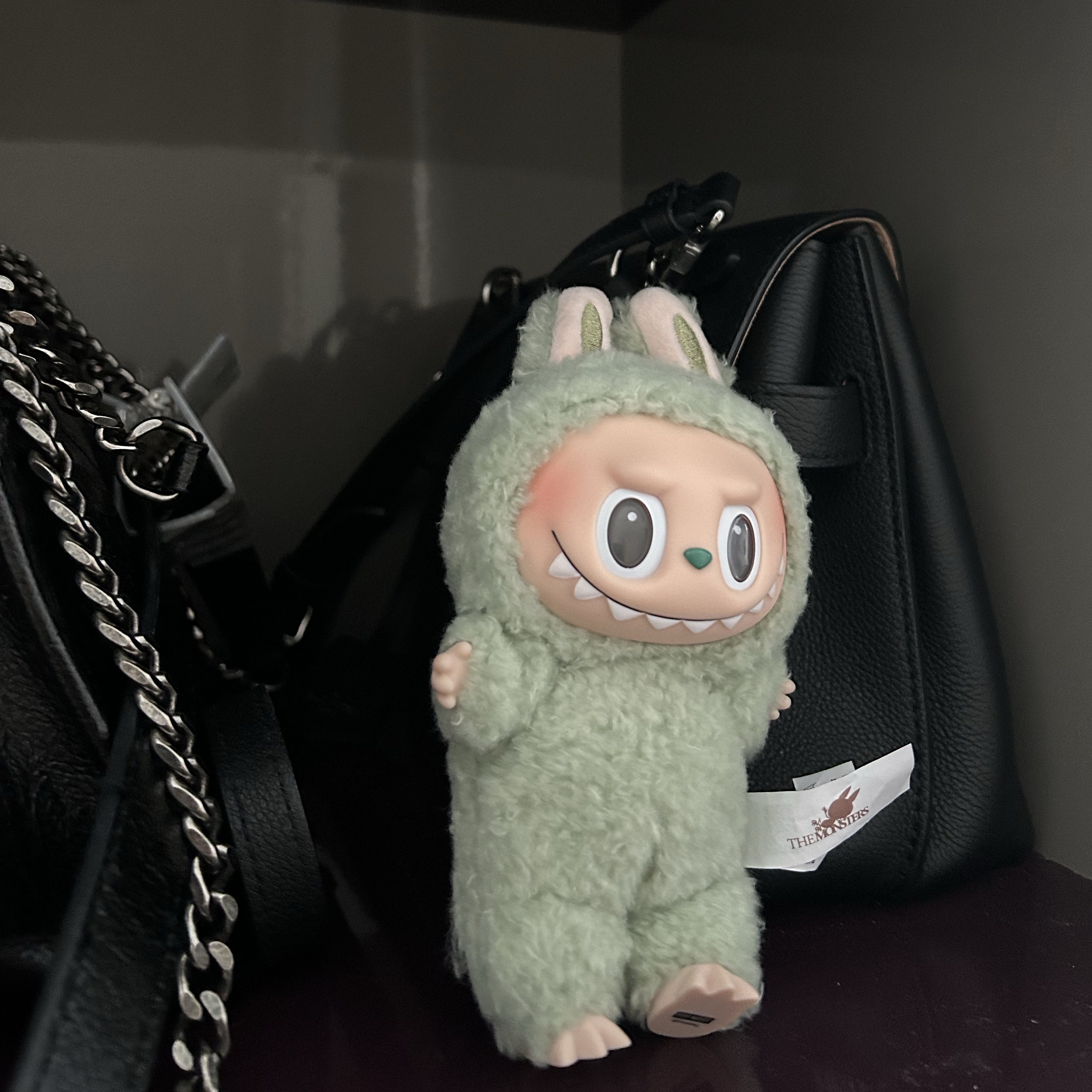 Pop Mart Labubu The Monsters Labubu Tasty Macarons Series Green Grape Keyring, Louis Vuitton Lockme Ever Mini Black 착용 스타일