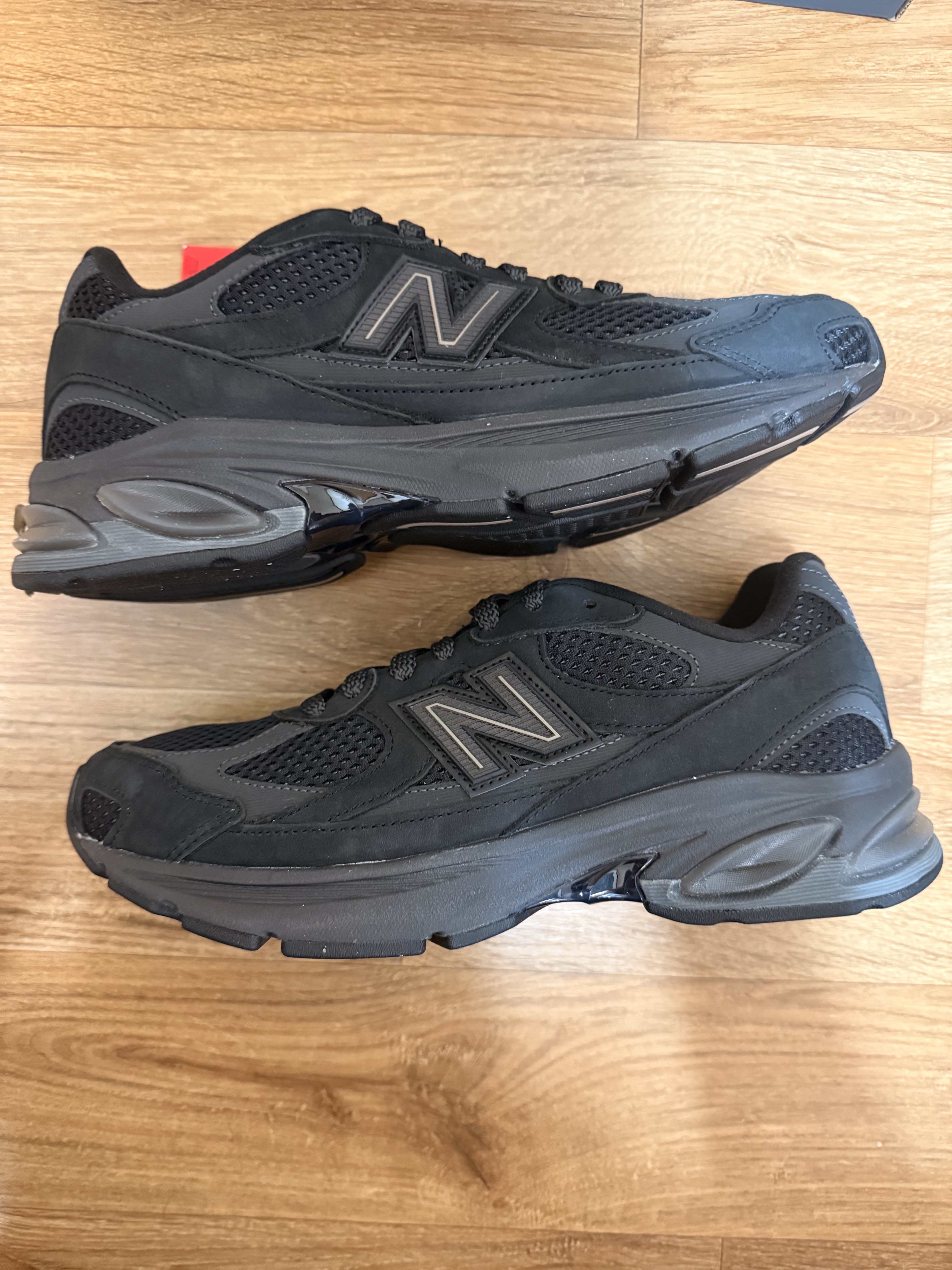 New Balance 2010 Black Black Cement 착용 스타일 - 2