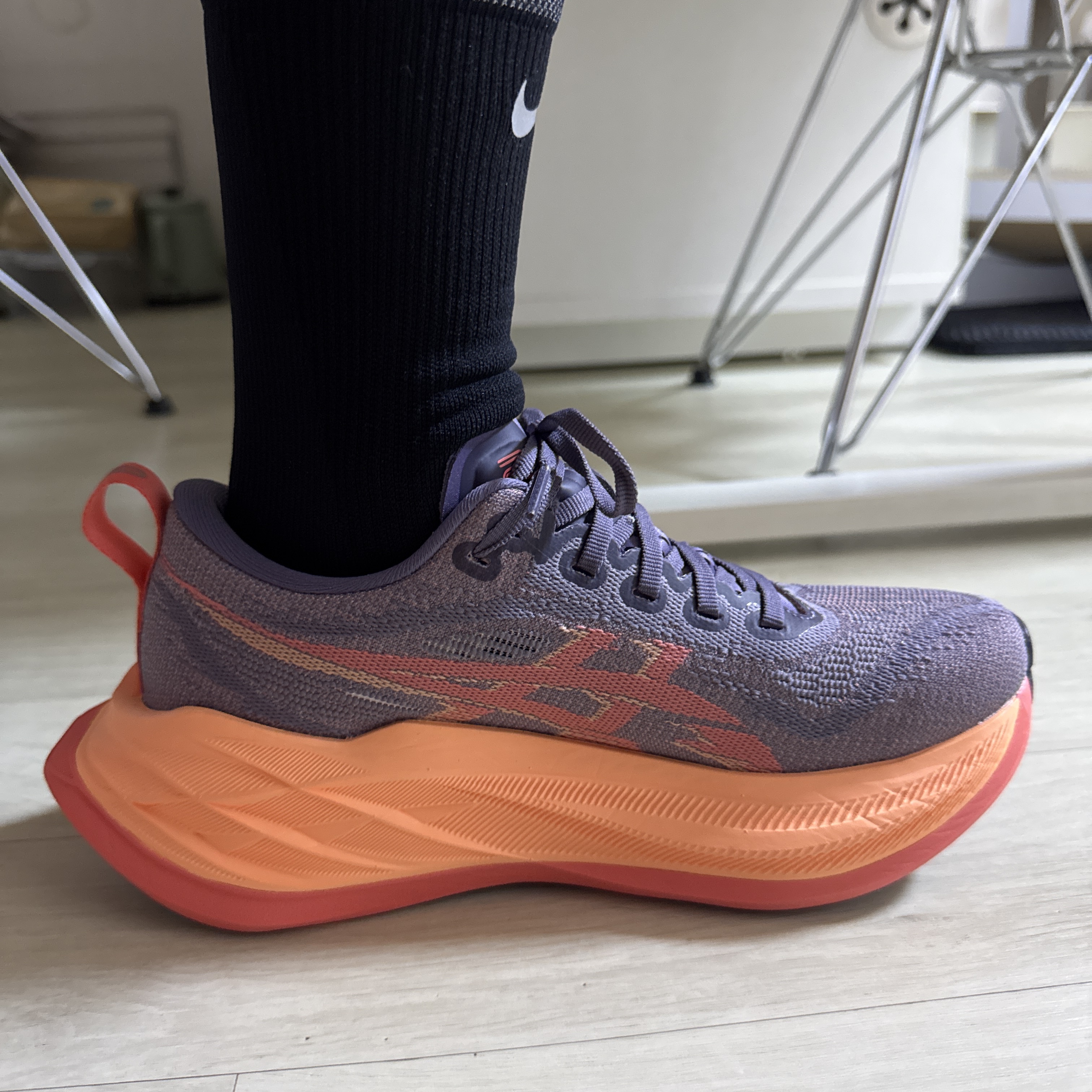 Asics Superblast 2 Greyish Purple Coral Reef 착용 스타일 - 5