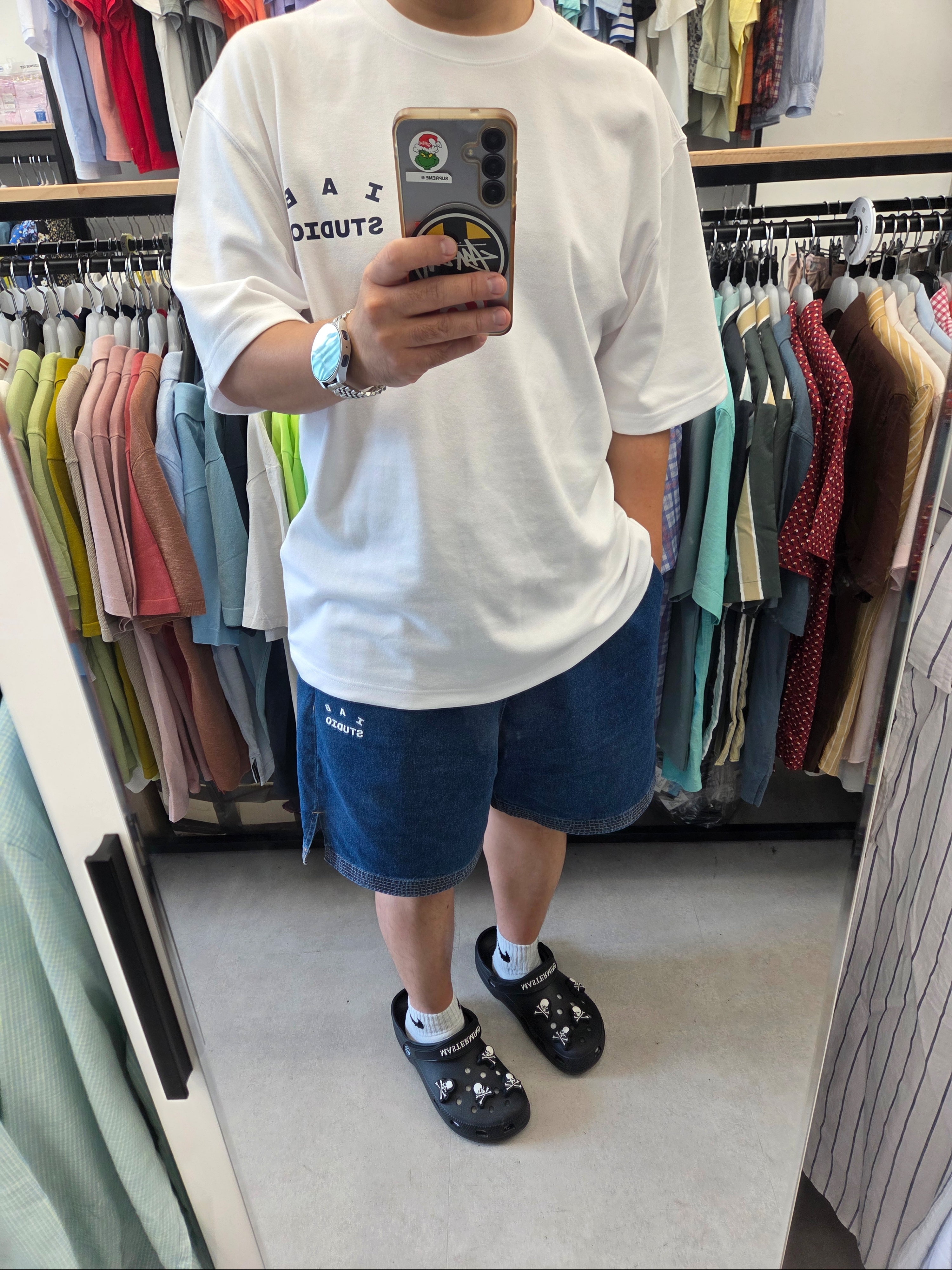 IAB Studio Denim Shorts Deep Blue, IAB Studio T-Shirt White Navy 착용 스타일 - 2