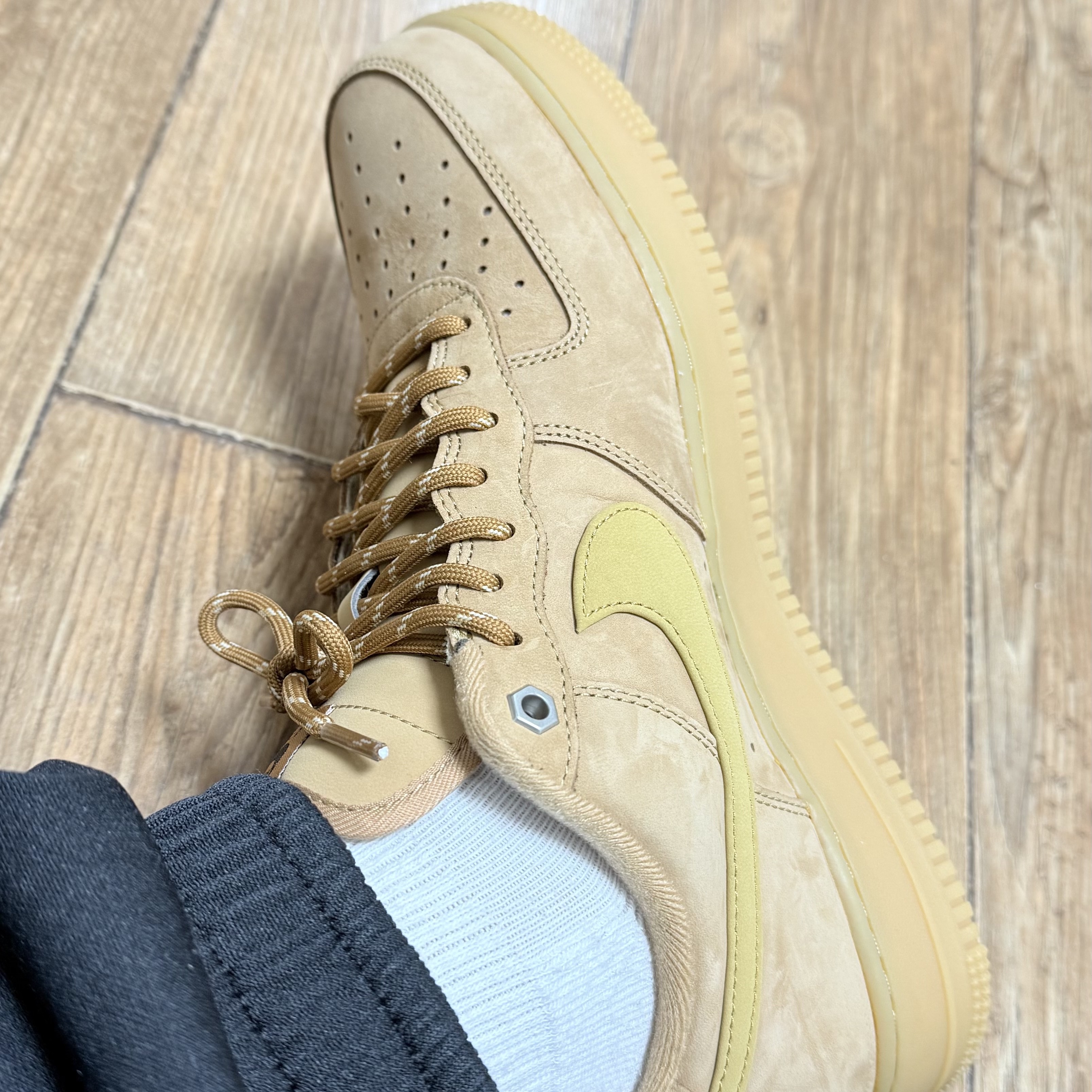 Nike Air Force 1 '07 WB Flax 착용 스타일 - 2