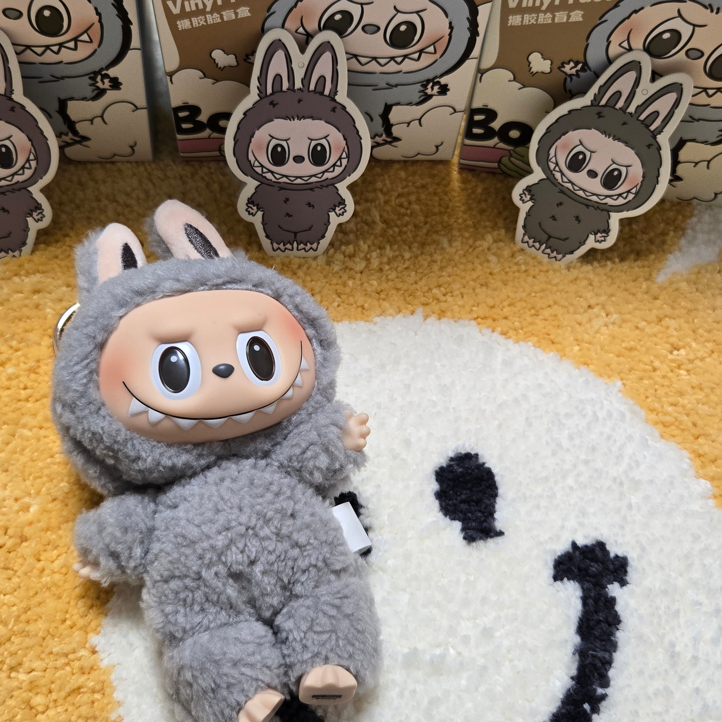 Pop Mart The Monsters Labubu Tasty Macarons Series Sealed Case (Bundle of 3/1 Blind Box) 착용 스타일 - 2