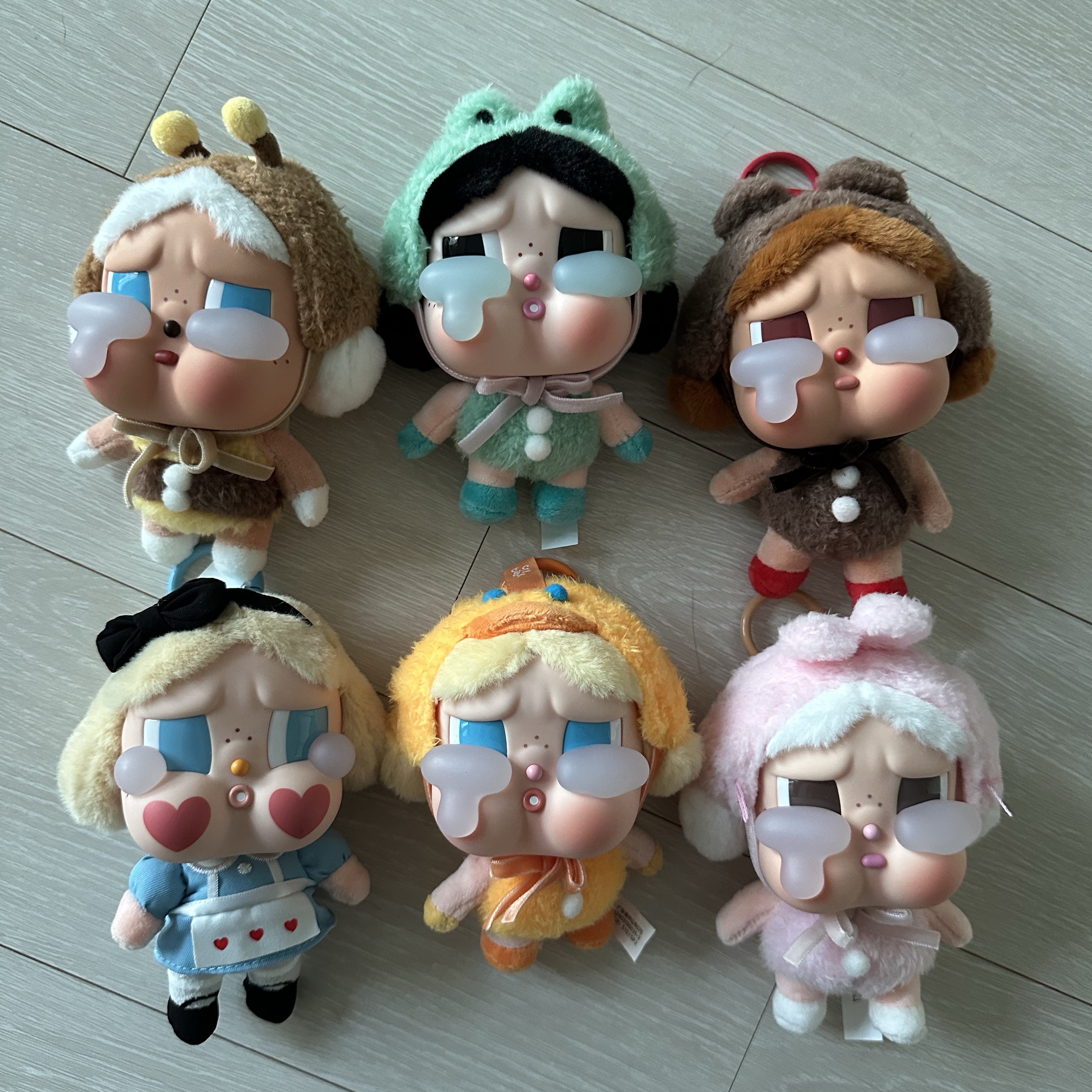 Pop Mart Crybaby Crying Again Series Plush Keyring Sealed Case (6 Blind Boxes) 착용 스타일 - 2