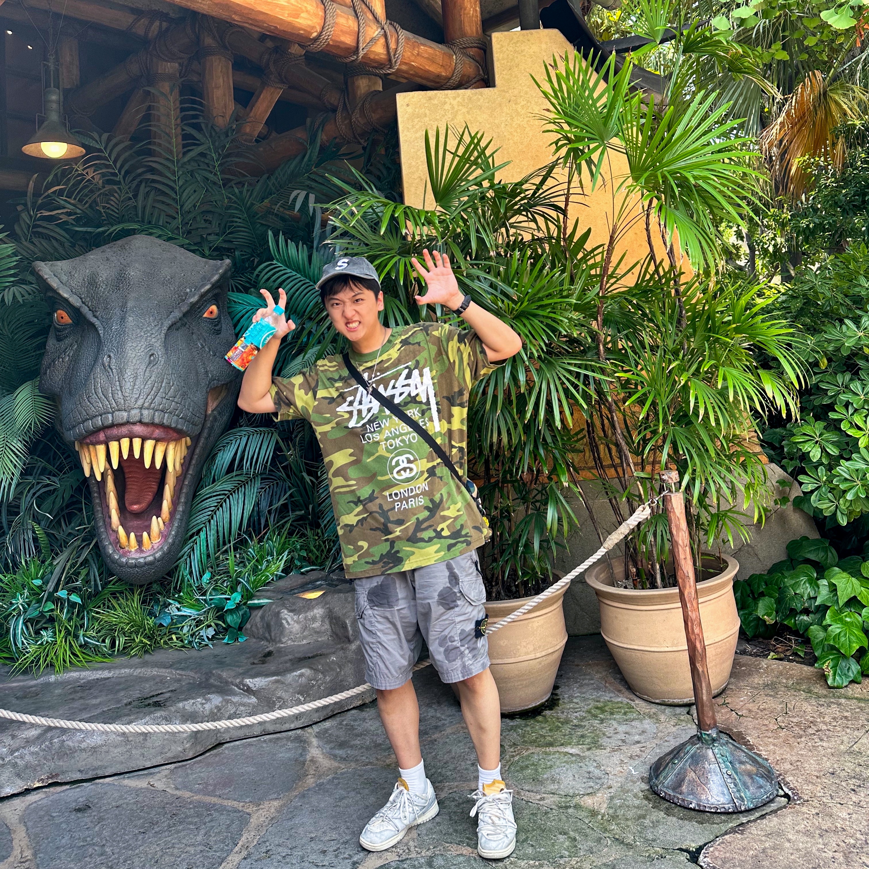 Stussy World Tour T-Shirts Camo 2025, Supreme Pigment Print S Logo 6-Panel Black - 23FW 착용 스타일 - 4