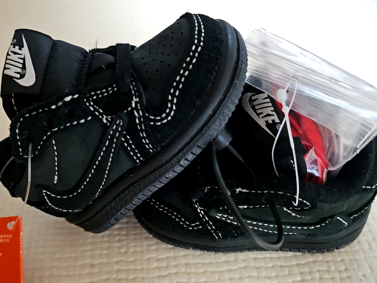 (TD) Jordan 1 x Travis Scott Retro Low OG SP Black Phantom 착용 스타일