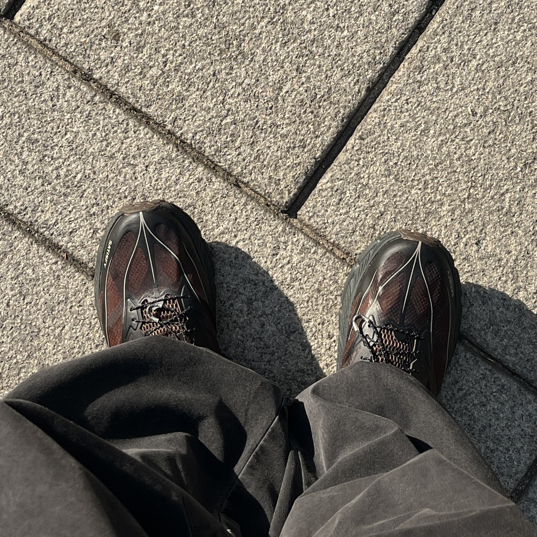 Hoka x Satisfy Mafate Speed 4 Lite Coffee 착용 스타일