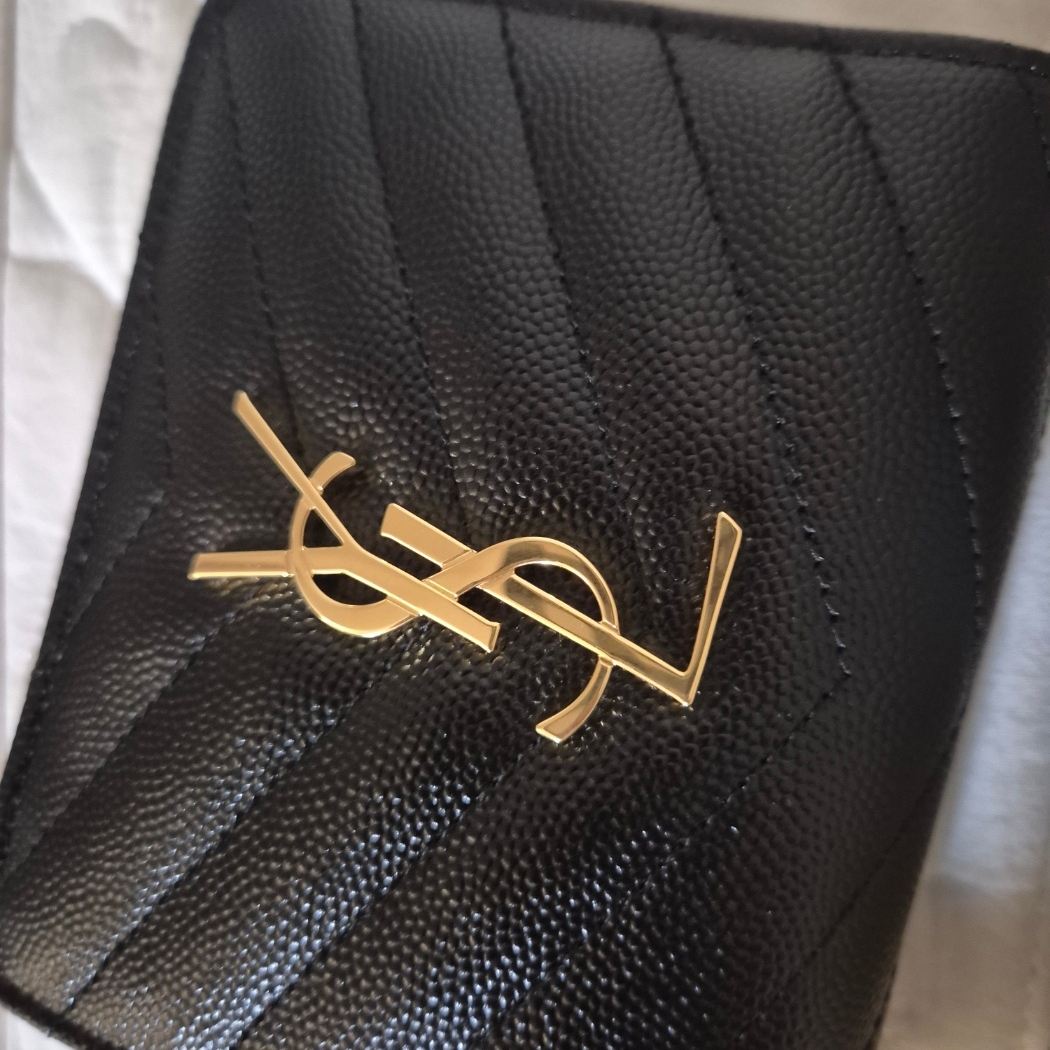 Saint Laurent Cassandre Matelasse Compact Zip Around Wallet in Grain De Poudre Embossed Leather Black 착용 스타일