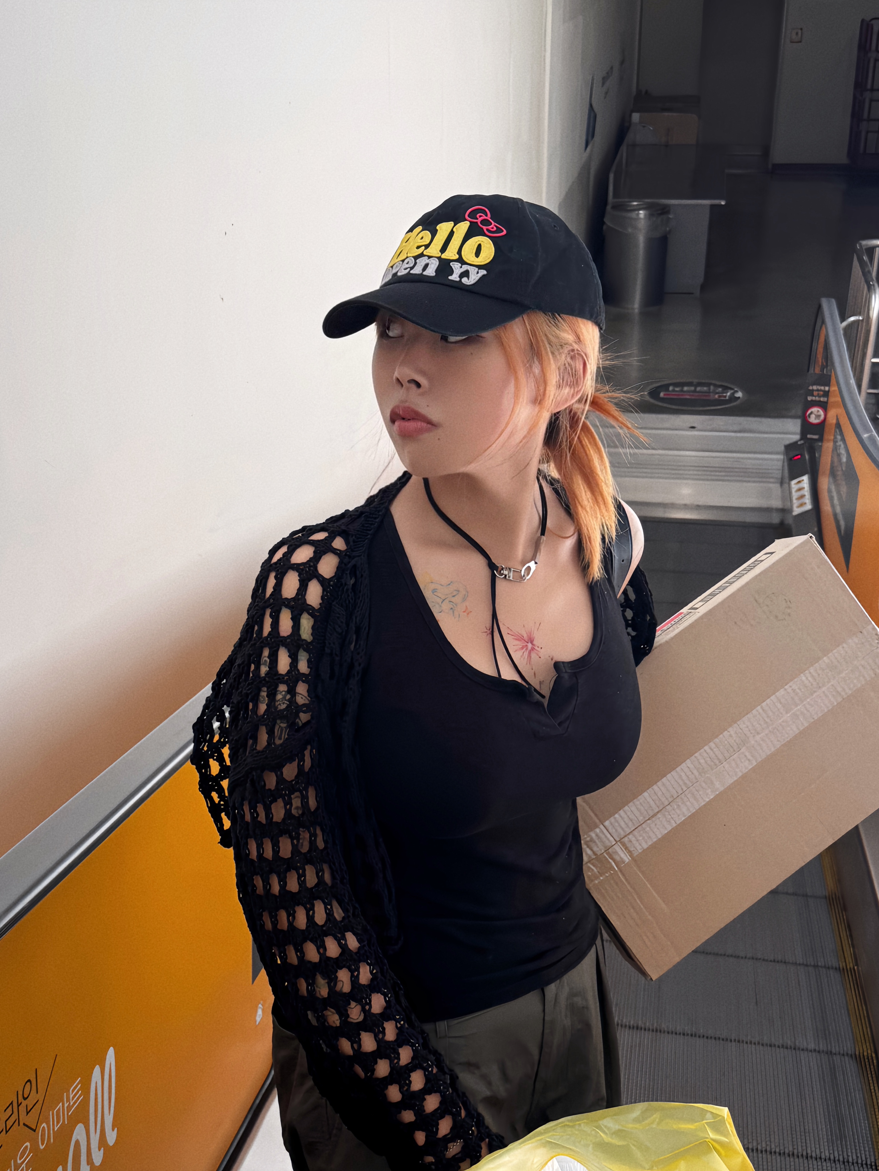 Open Yy x Hello Kitty Hello Ball Cap Black 착용 스타일 - 2