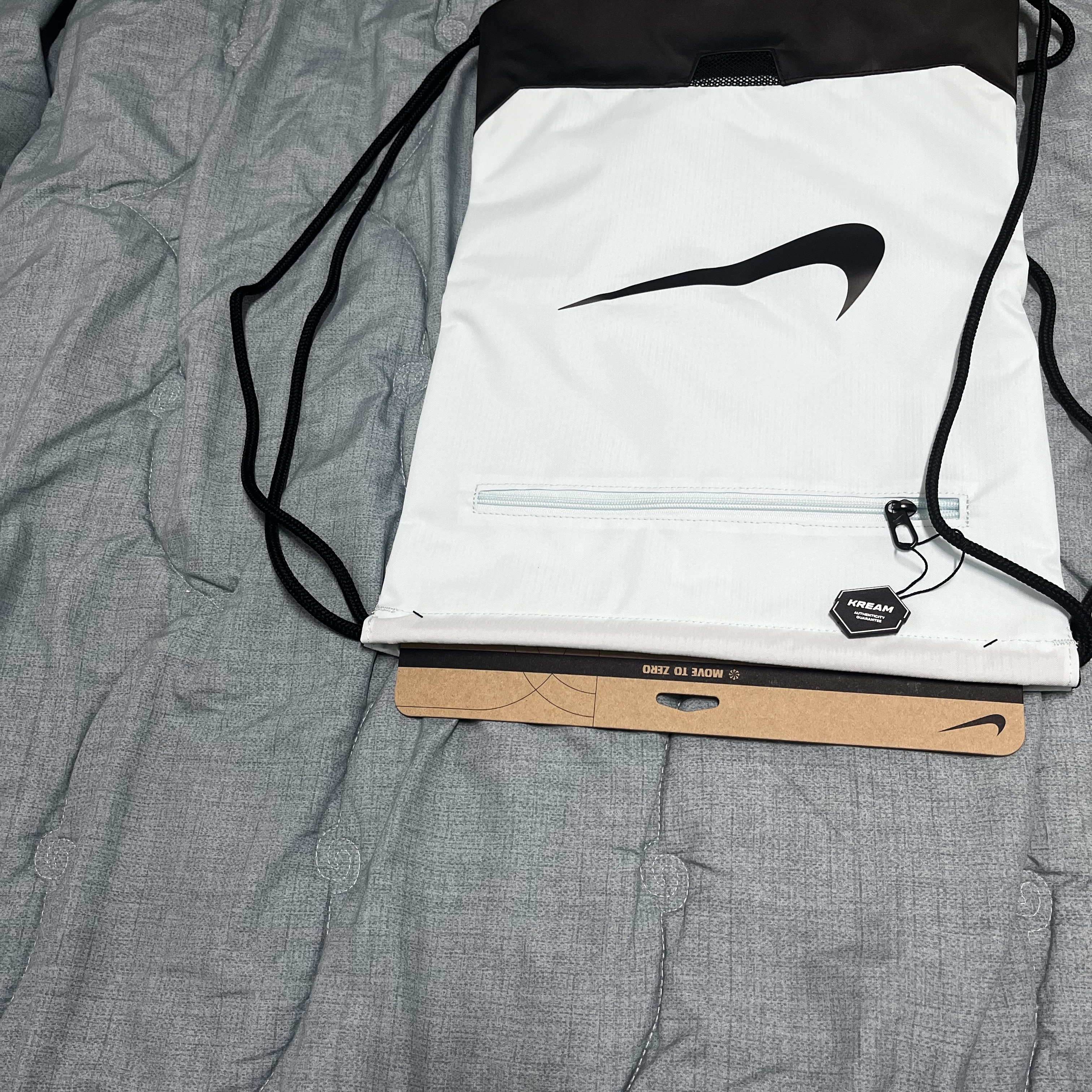 Nike Brasilia 9.5 Training Gym Sack 18L Glacier Blue Black 착용 스타일