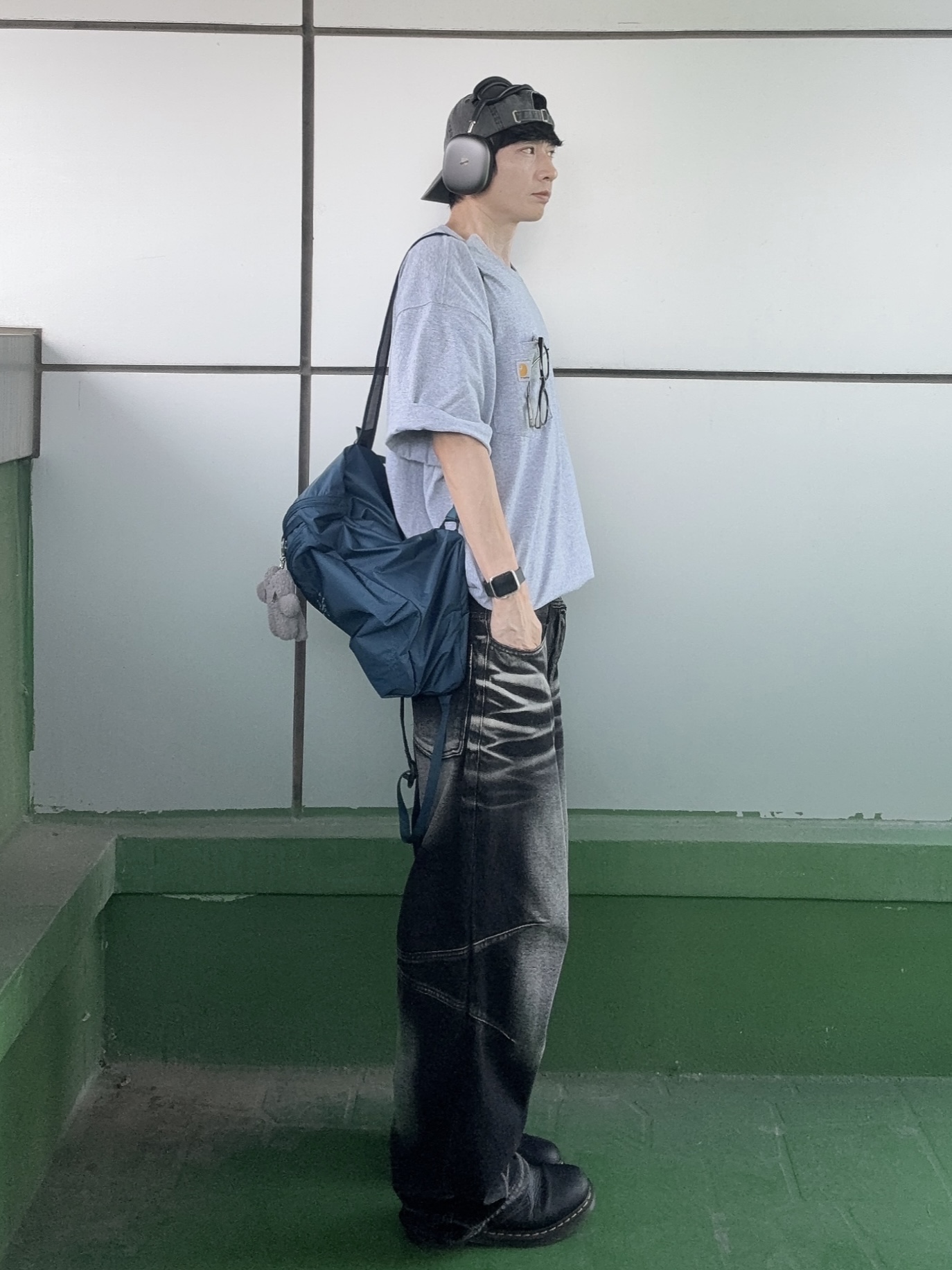 Dr. Martens 1461 Ambassador Black, BLR Embossed Wave Washing Wide Denim Pants Black 착용 스타일 - 5