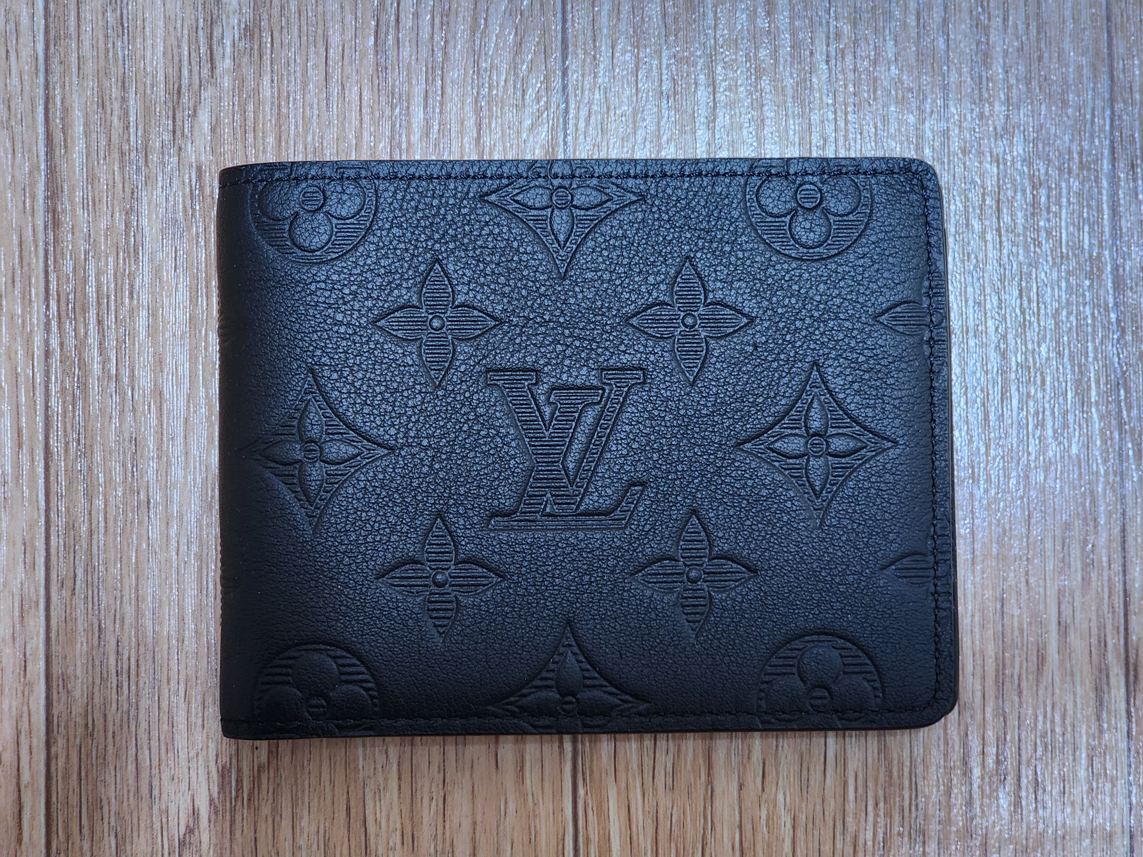 Louis Vuitton Multiple Wallet Monogram Shadow 착용 스타일 - 1