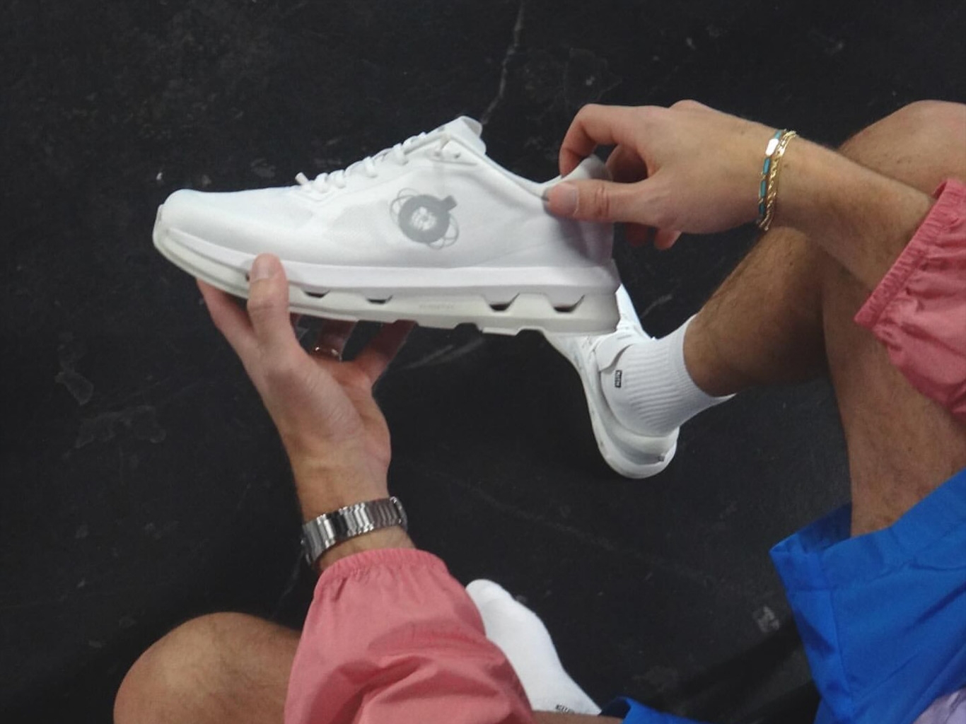 On Running x Kith Cloudzone White Ice 착용 스타일