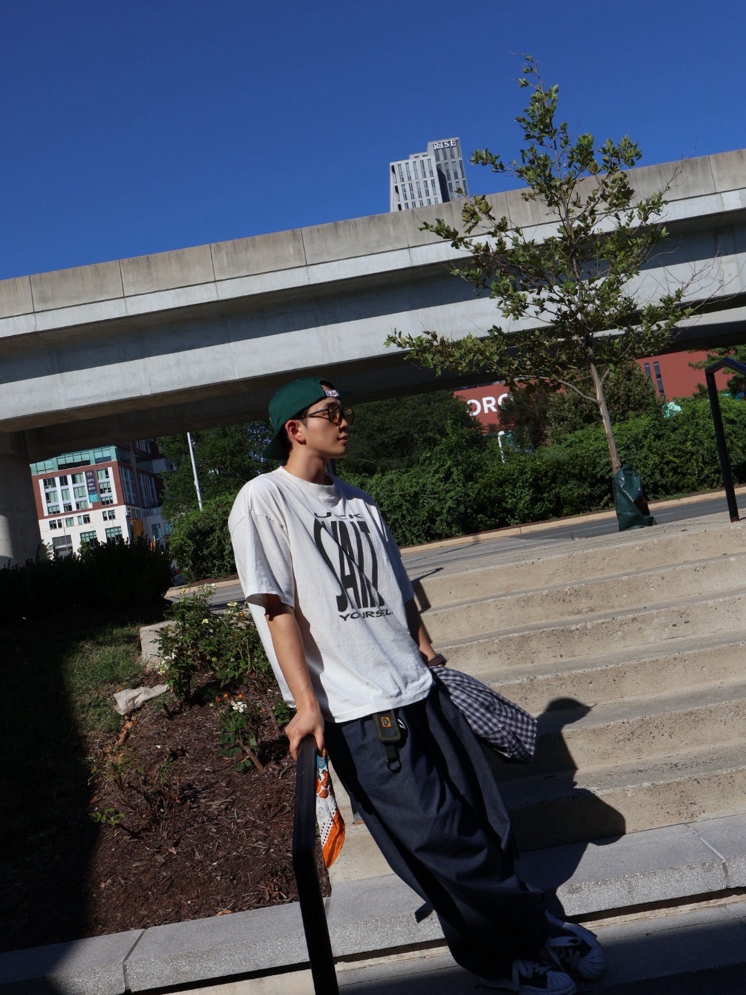 Palace Tackle Twill Font Pal Hat Green - 25SS, Saint Mxxxxxx Saint Yourself S/S T-Shirt White - 25SS 착용 스타일 - 3