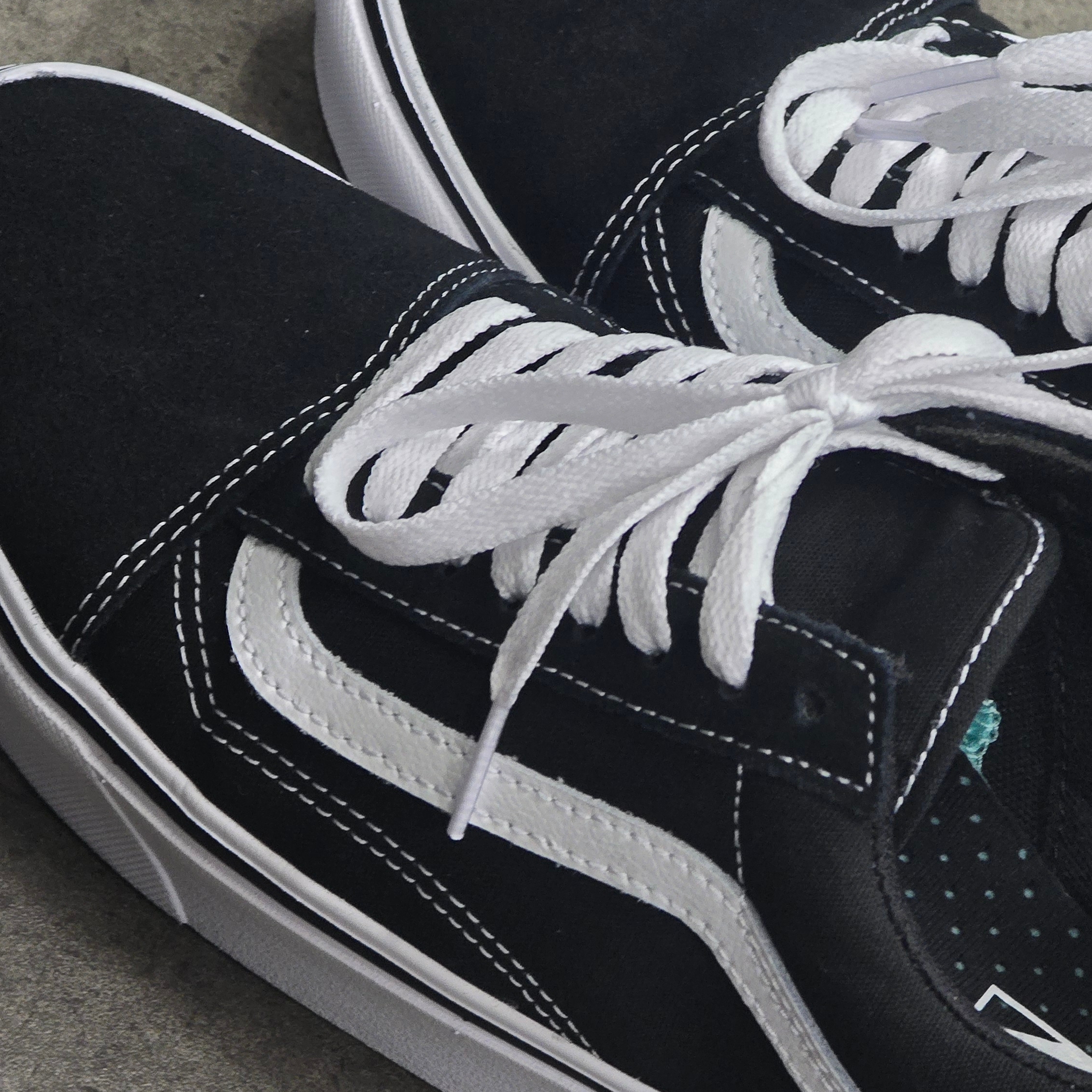 Vans ComfyCush Old Skool Black True white 착용 스타일