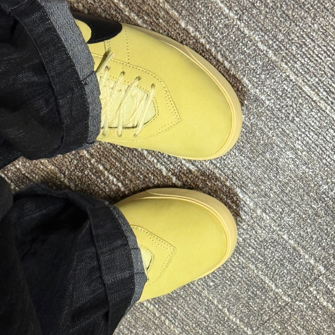 Nike Astrograbber Soft Yellow and Black 착용 스타일 - 2