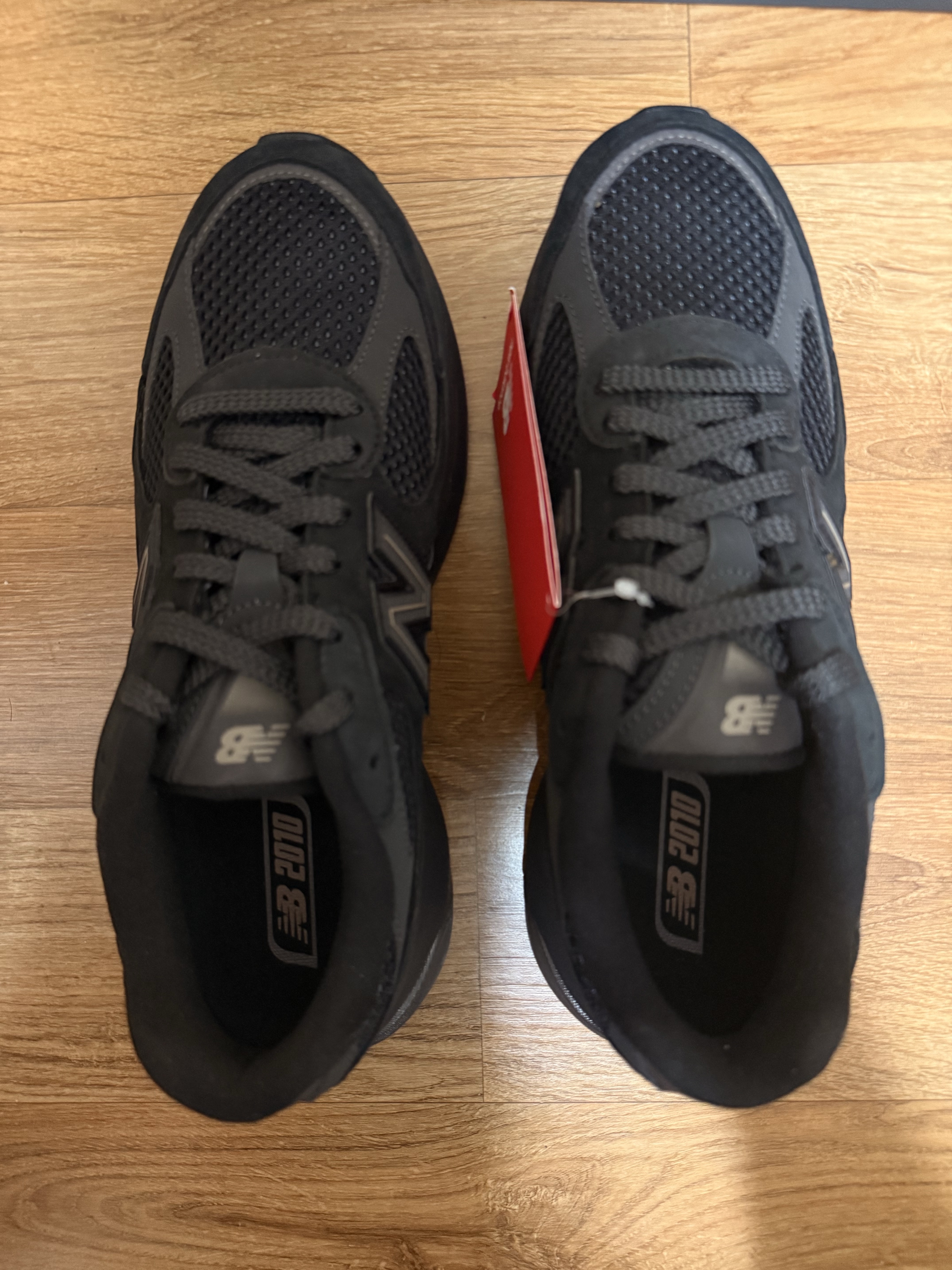 New Balance 2010 Black Black Cement 착용 스타일 - 3