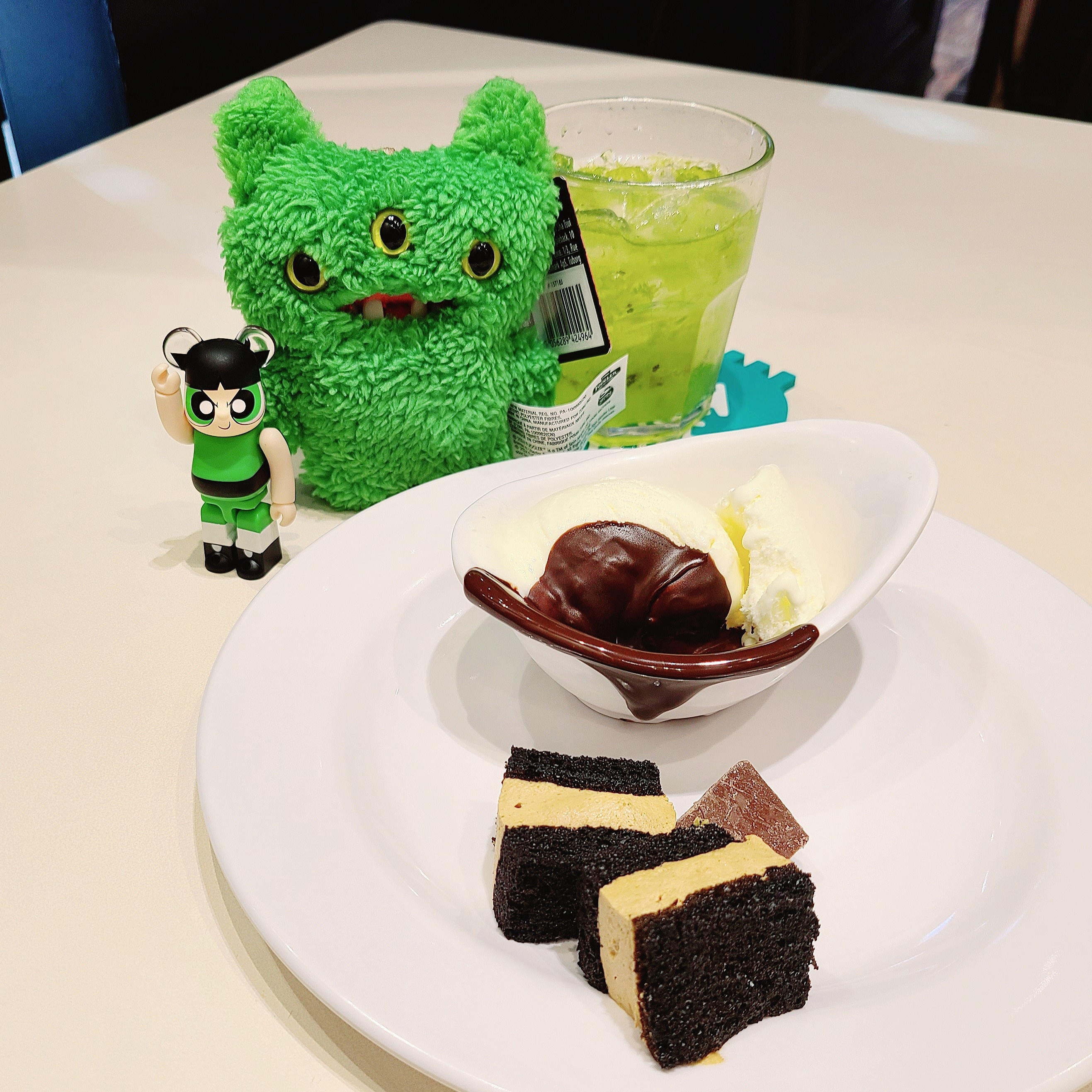 Fuggler Reeko Grin Keyring Green, Human Made Heart Rubber Coaster Green 착용 스타일