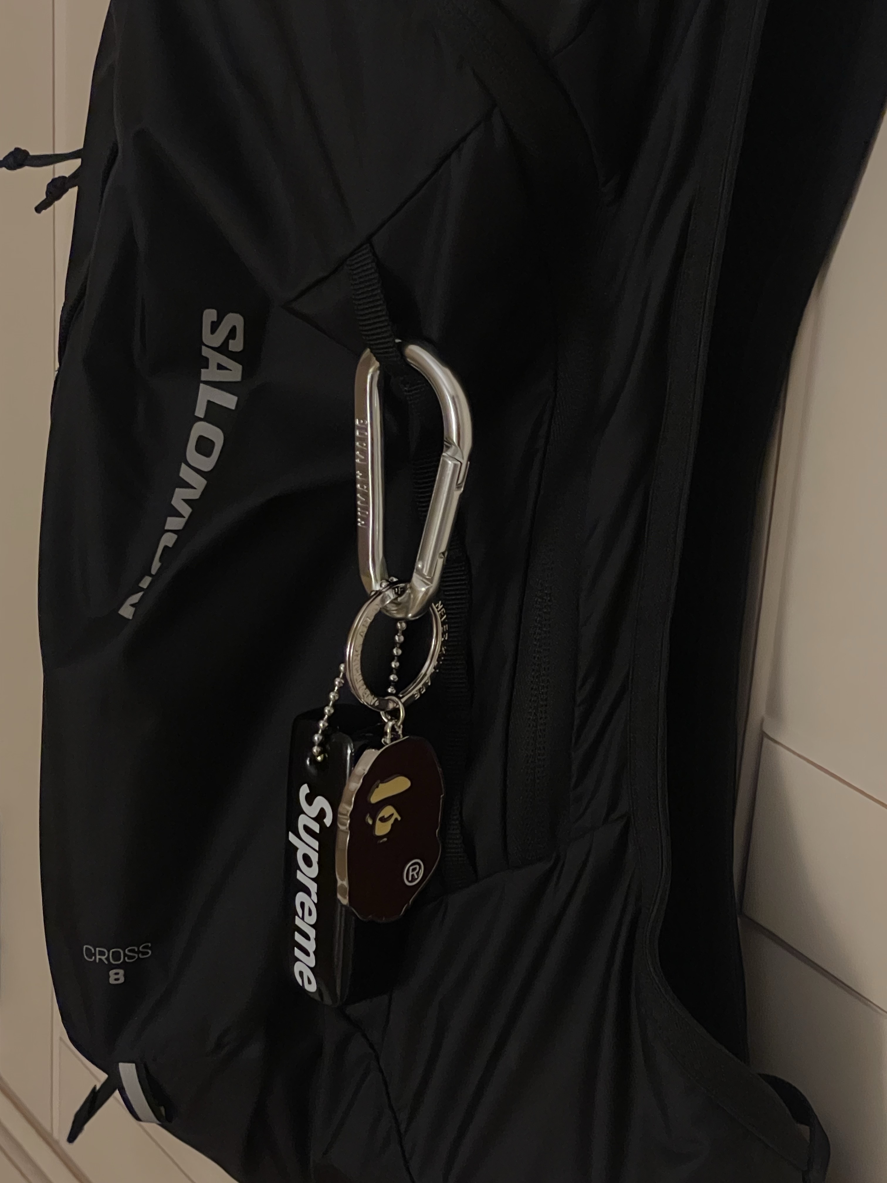 BAPE Ape Head Metal Keychain Brown, Supreme Floating Keychain Black - 23FW 착용 스타일