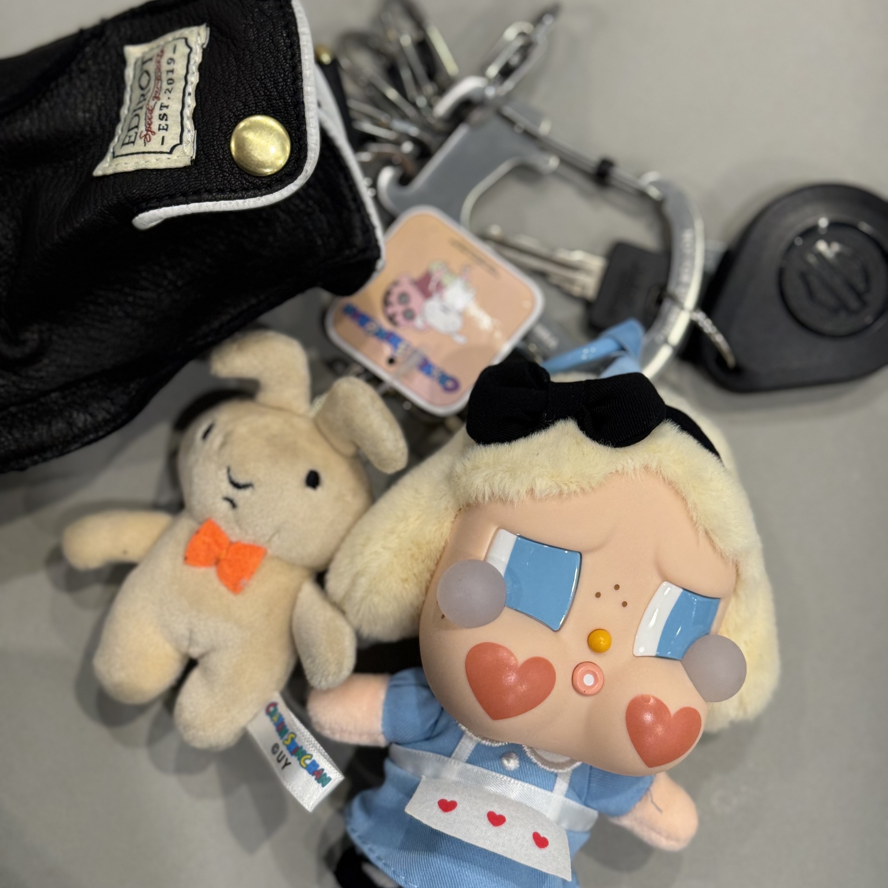 Pop Mart Crybaby Crying Again Series Plush Keyring Sealed Case (6 Blind Boxes) 착용 스타일 - 2