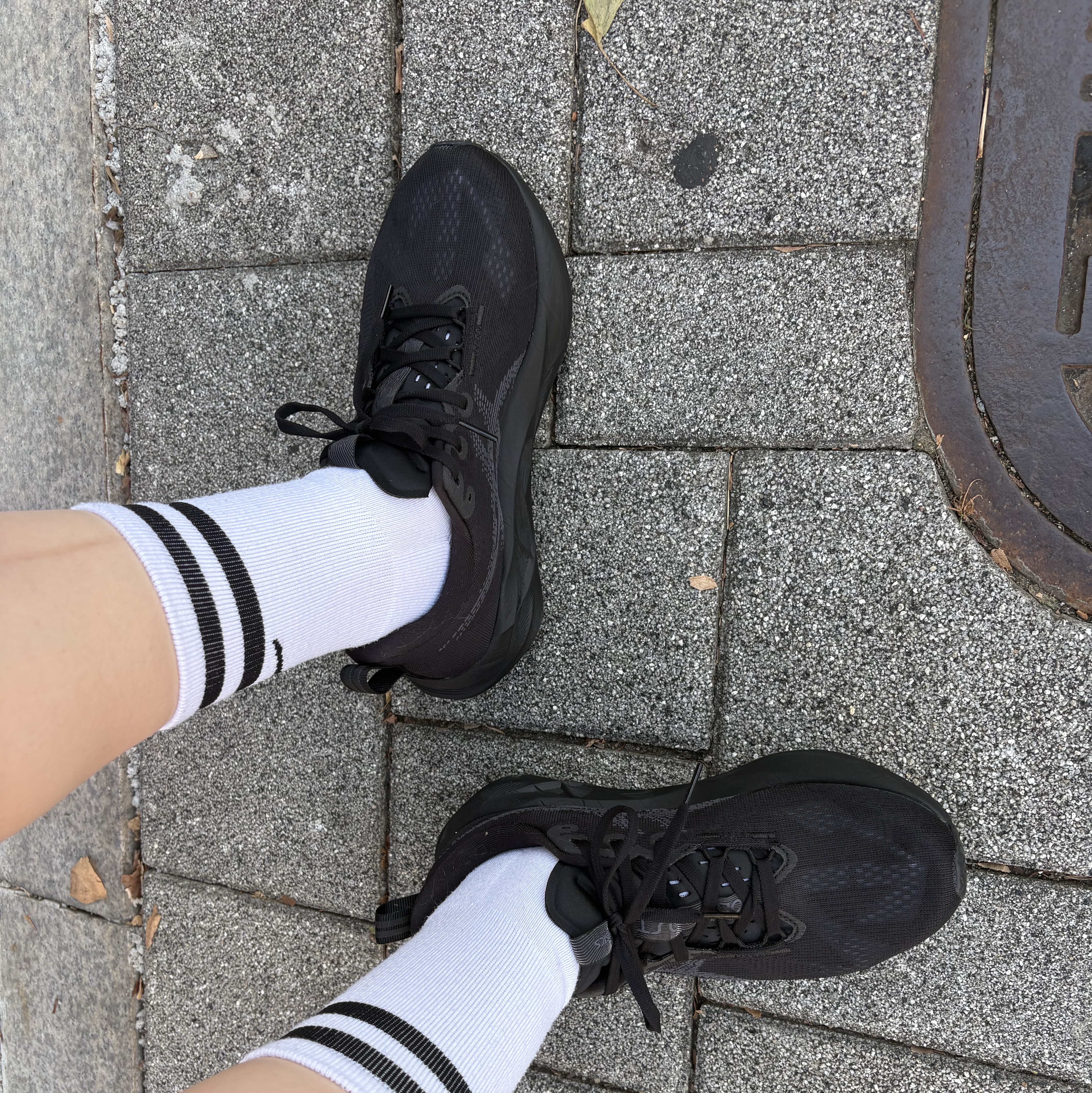 Asics Novablast 5 Black Carrier Grey 착용 스타일