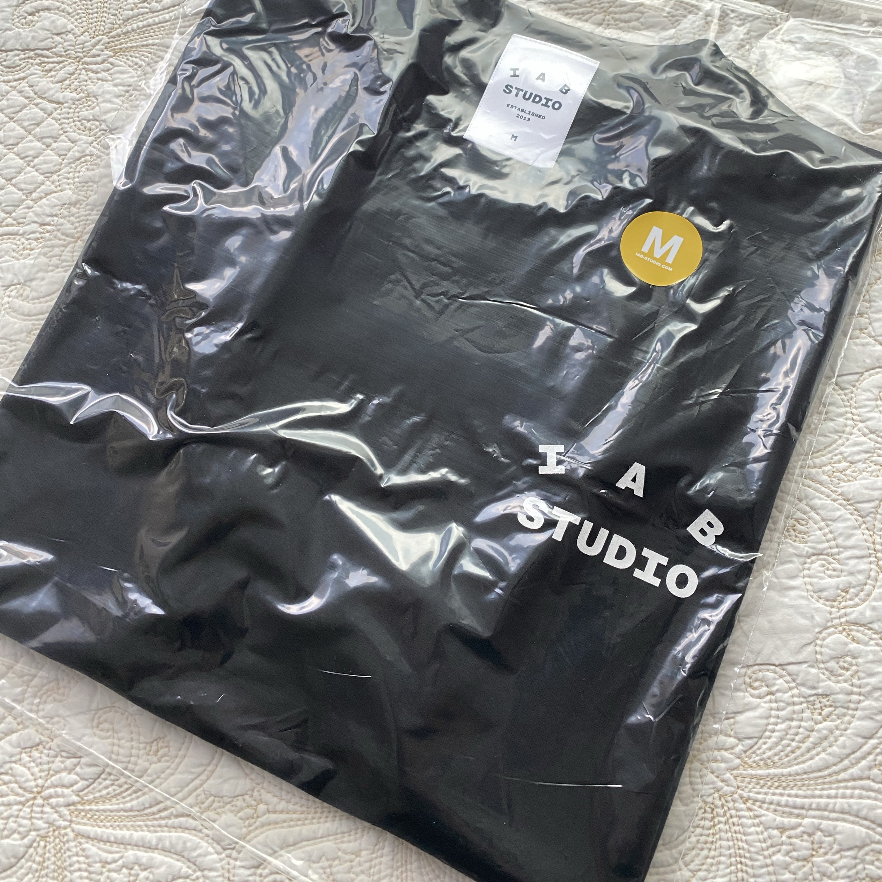 IAB Studio Basic T-Shirt Black White 착용 스타일