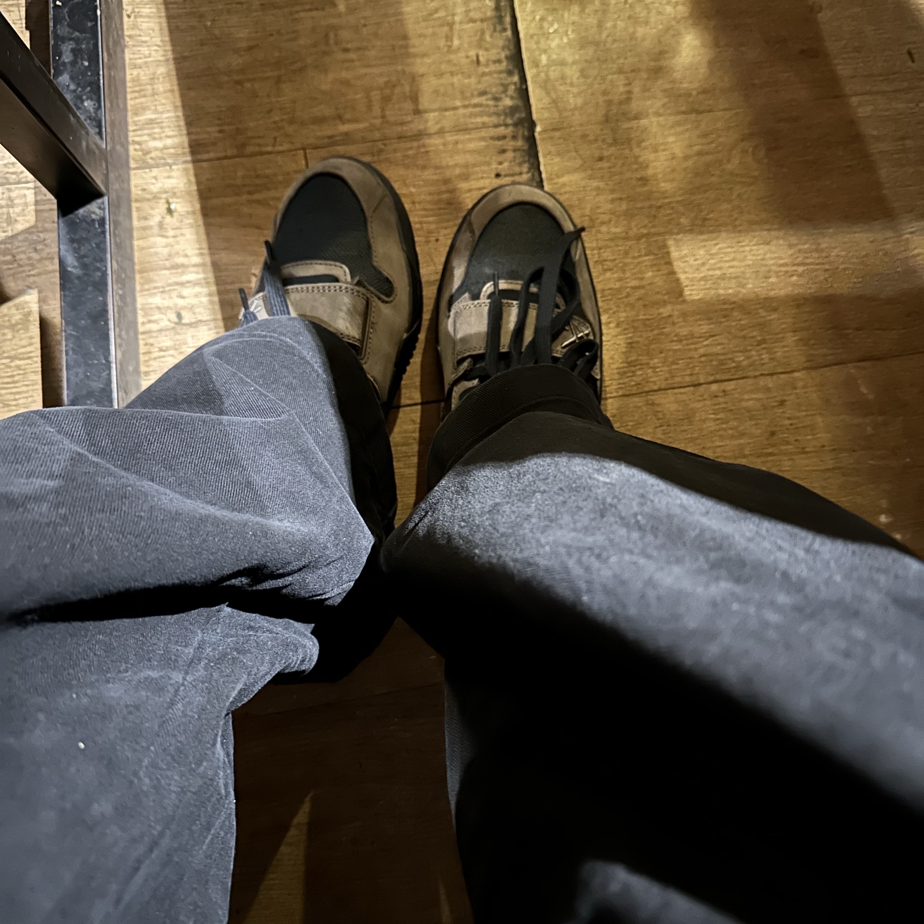 Jordan x Travis Scott Jumpman Jack TR Black and Dark Mocha 착용 스타일 - 2