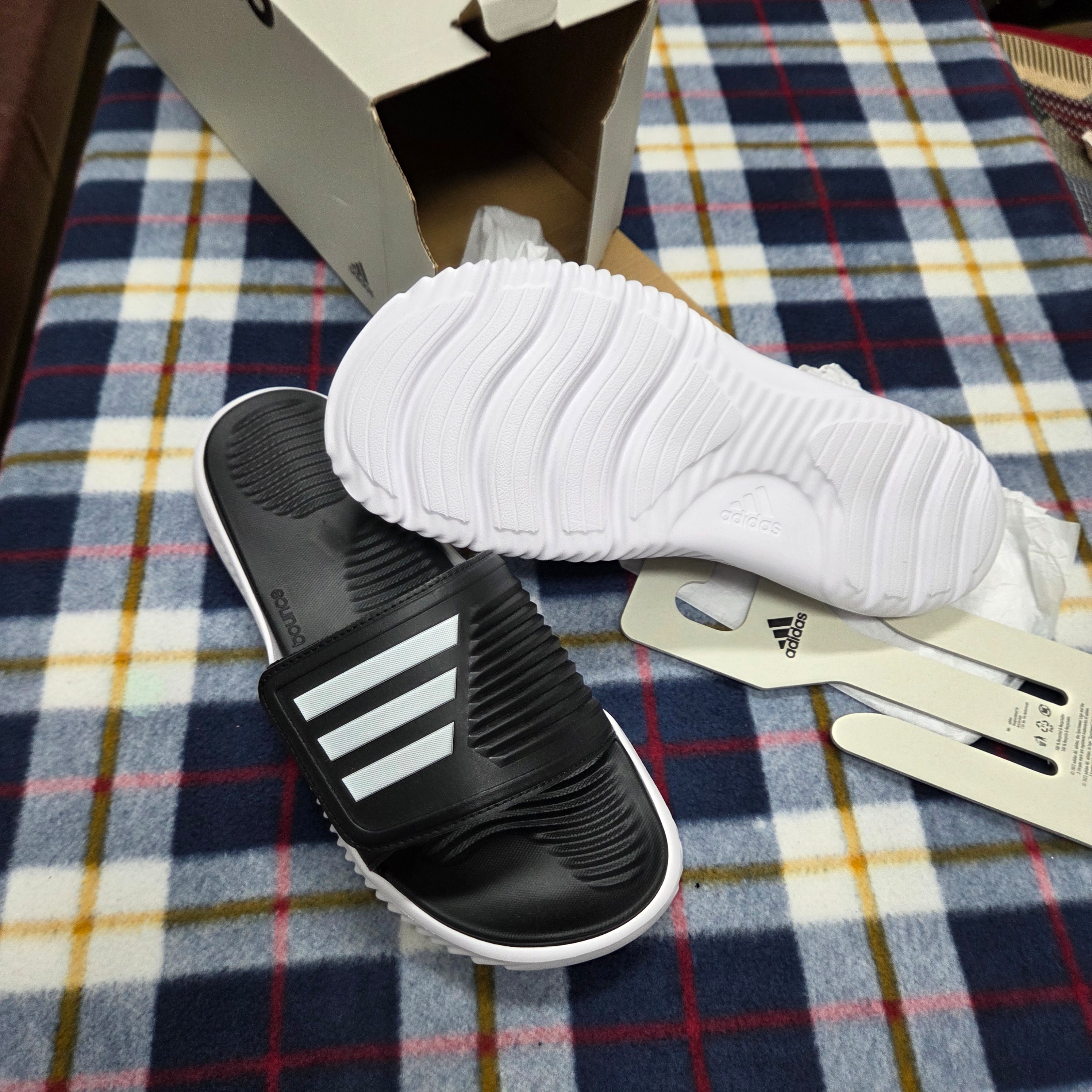 Adidas Alphabounce Slide Core Black Cloud White 착용 스타일 - 1