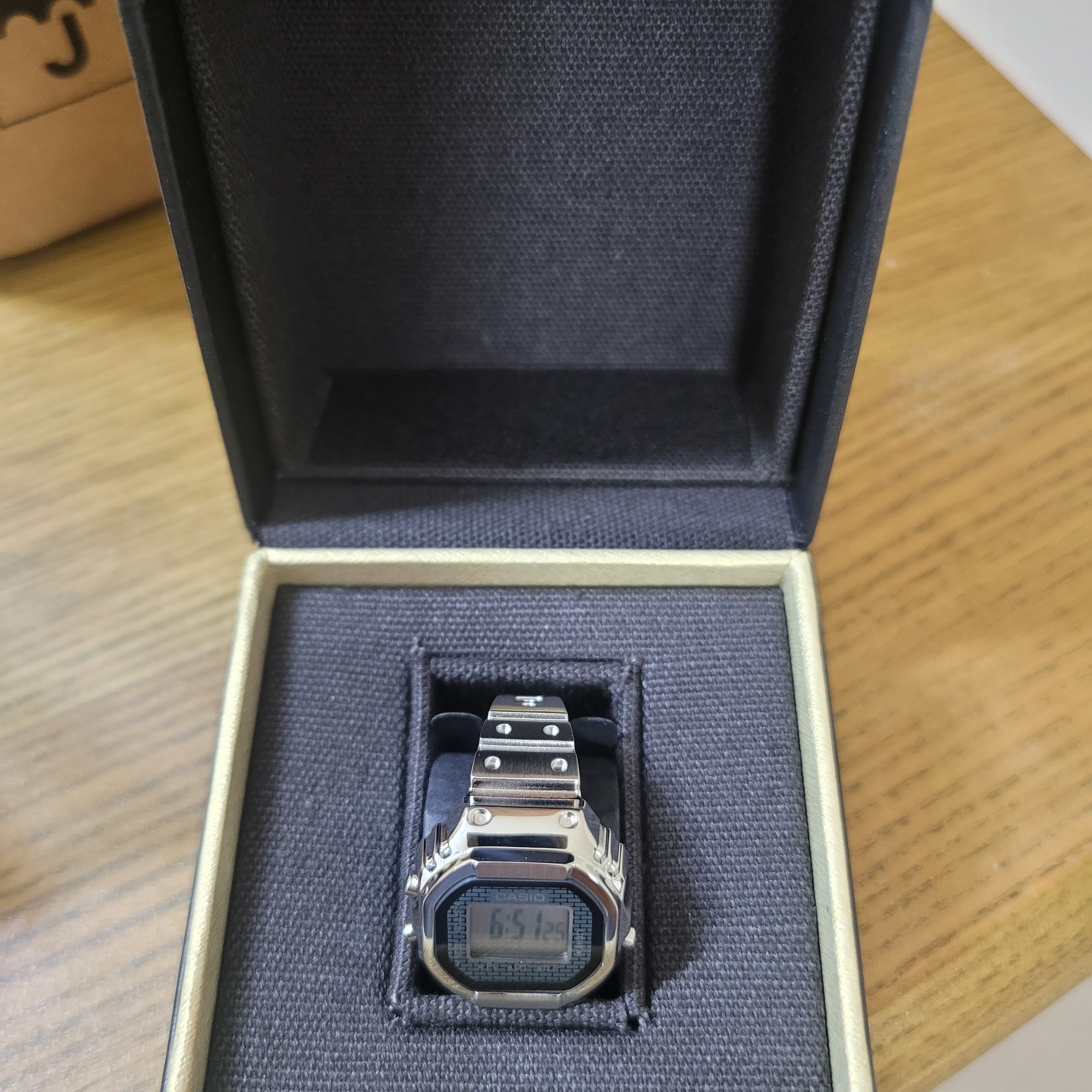 Casio 50th Anniversary Ring Watch CRW-001-1 착용 스타일