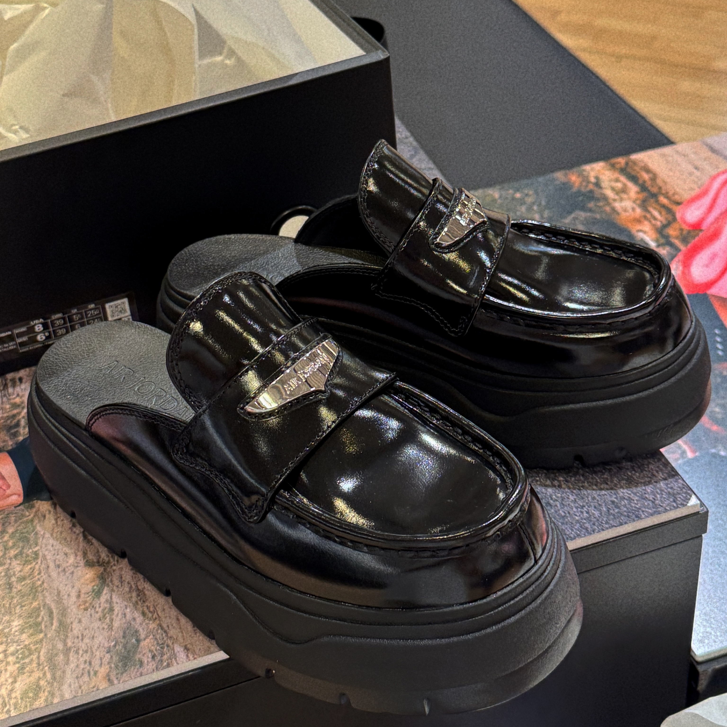 (W) Jordan Mule Black Metallic Silver 착용 스타일