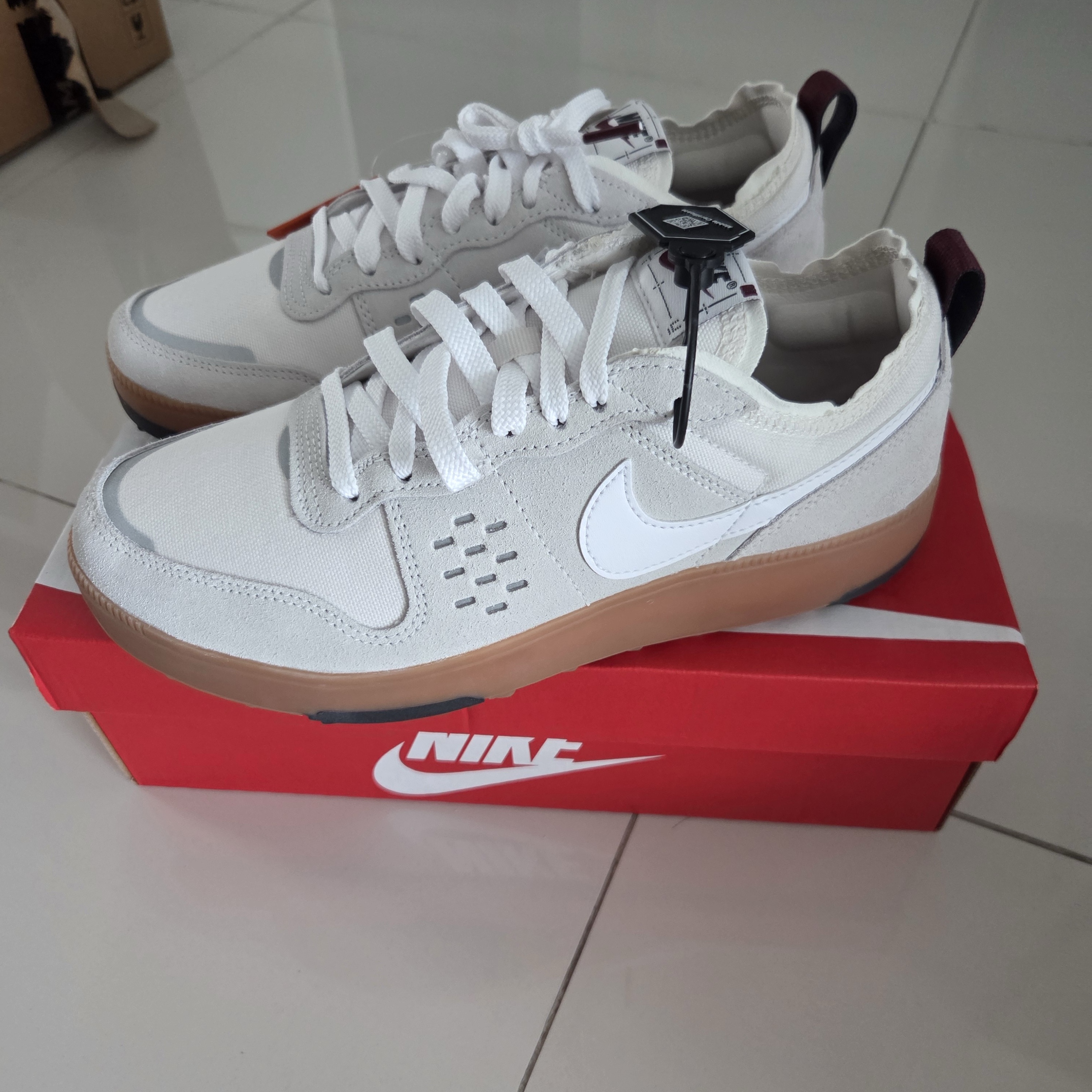 Nike C1TY Vast Grey Phantom 착용 스타일