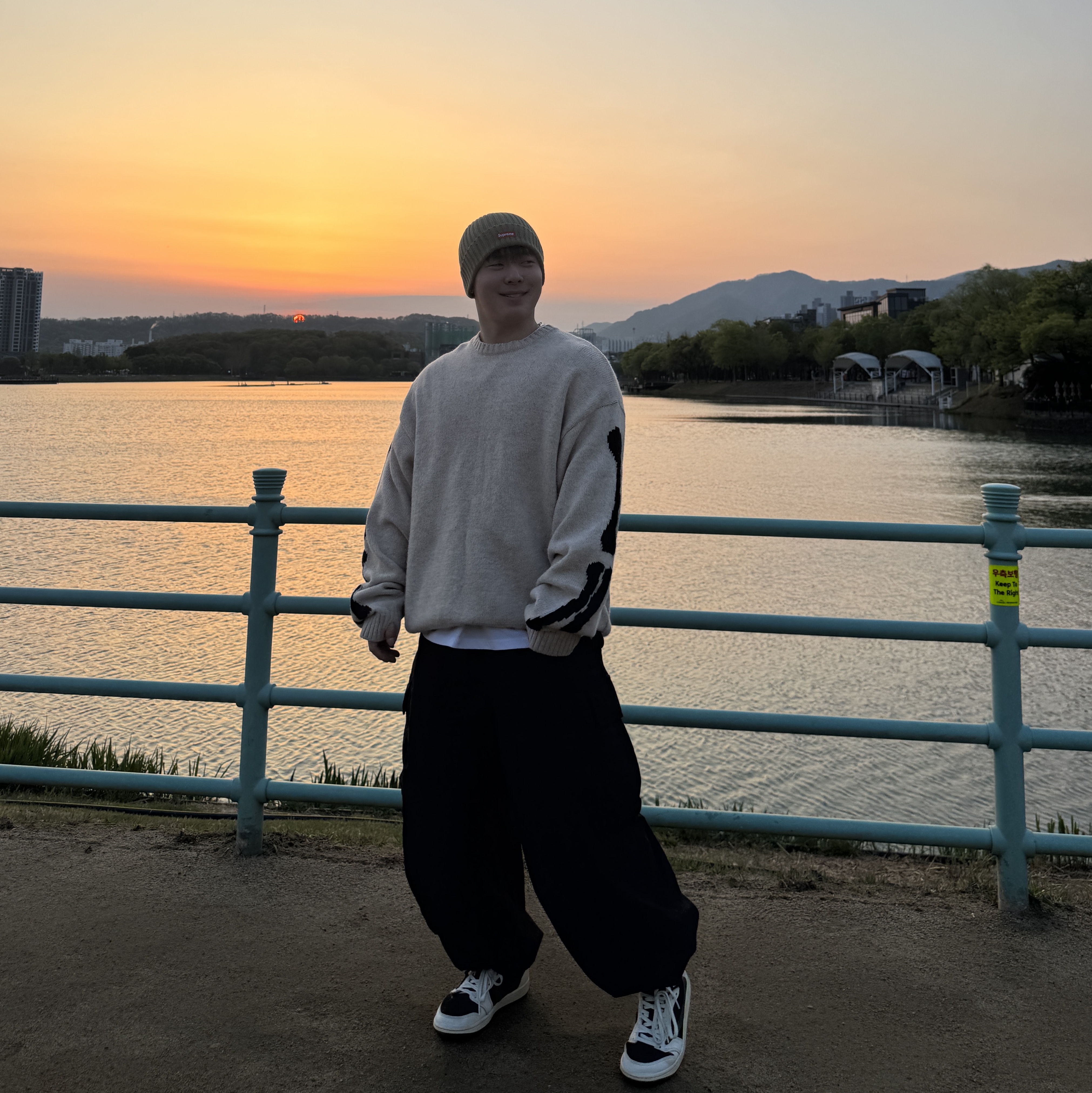 Kapital 5G Wool Bone Crewneck Sweater Kinari, Needles H.D. BDU Pants Black 착용 스타일 - 2