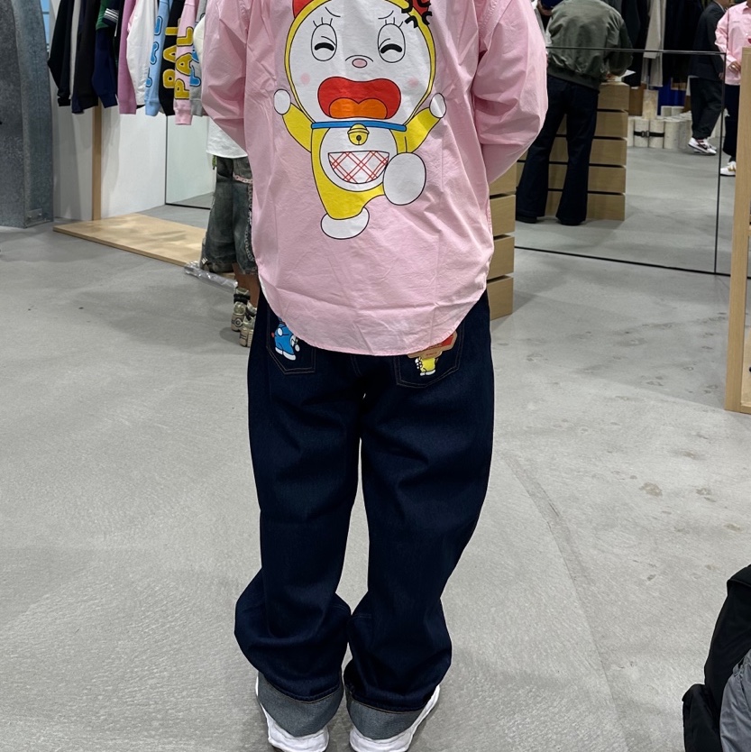 Palace x Doraemon Shirt Pink - 25FW, Palace x Doraemon P90 Jean Indigo Wash - 25FW 착용 스타일