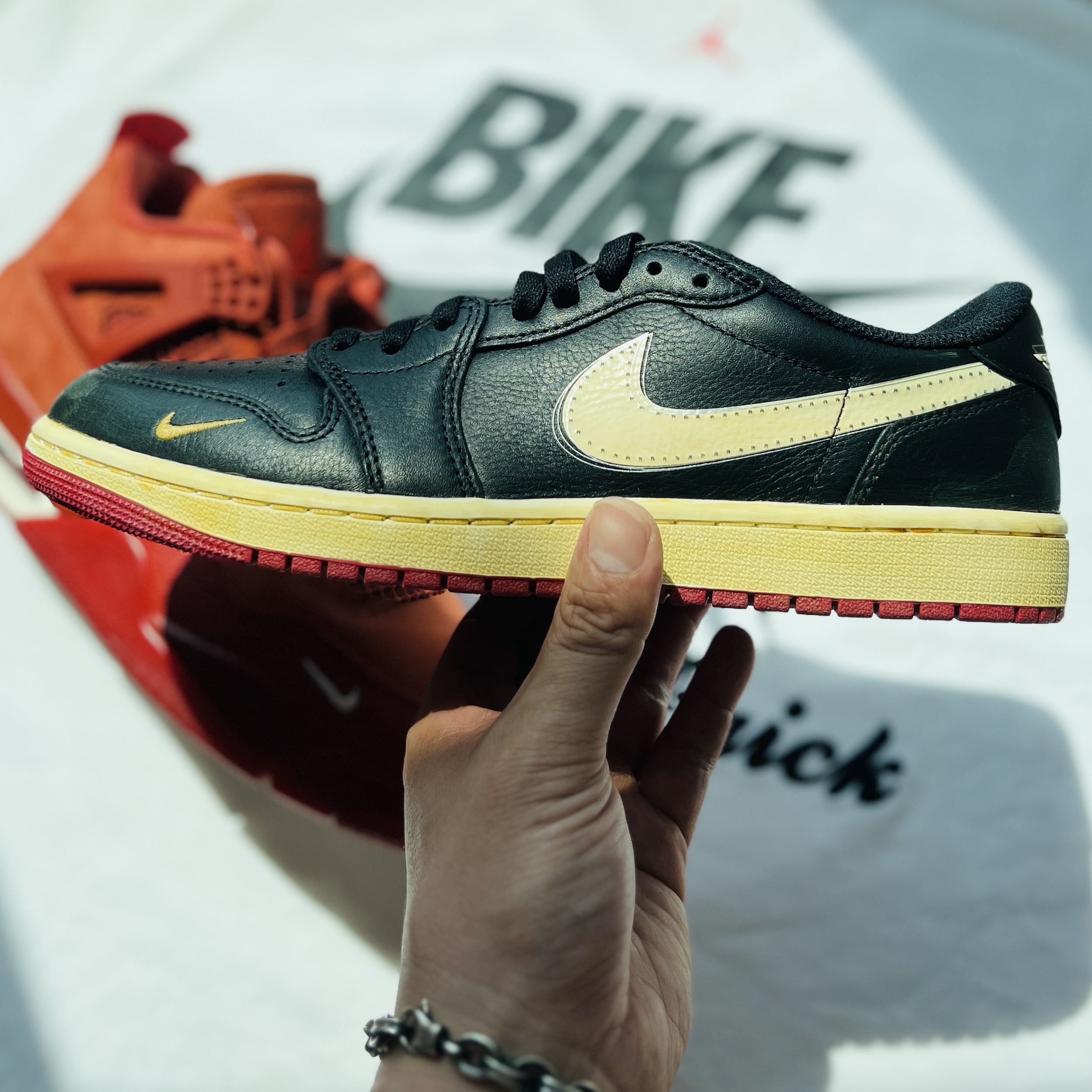Jordan 1 x Nigel Sylvester Retro Low OG Better With Time, Jordan 4 x Nigel Sylvester Retro OG SP Brick by Brick 착용 스타일 - 1