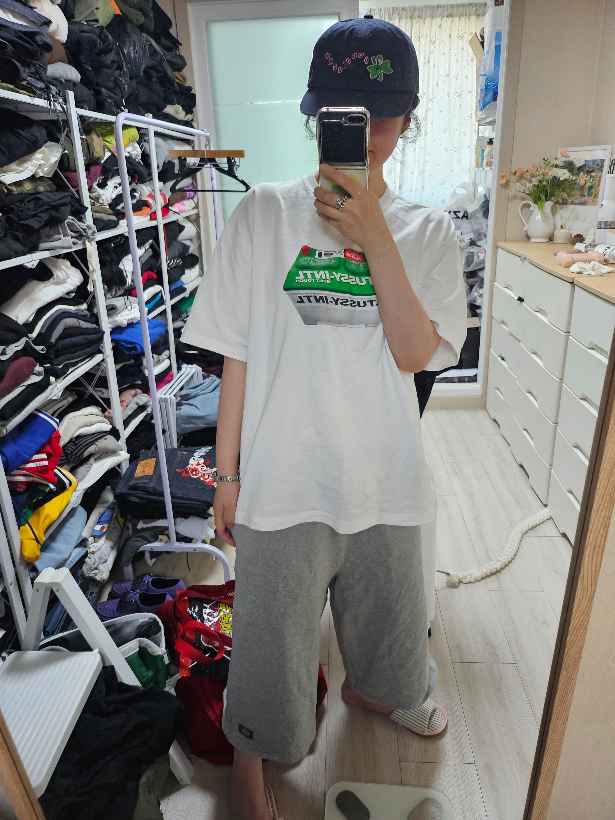 Stussy Battery T-Shirt White, Casio LTP-V009D-7E 착용 스타일