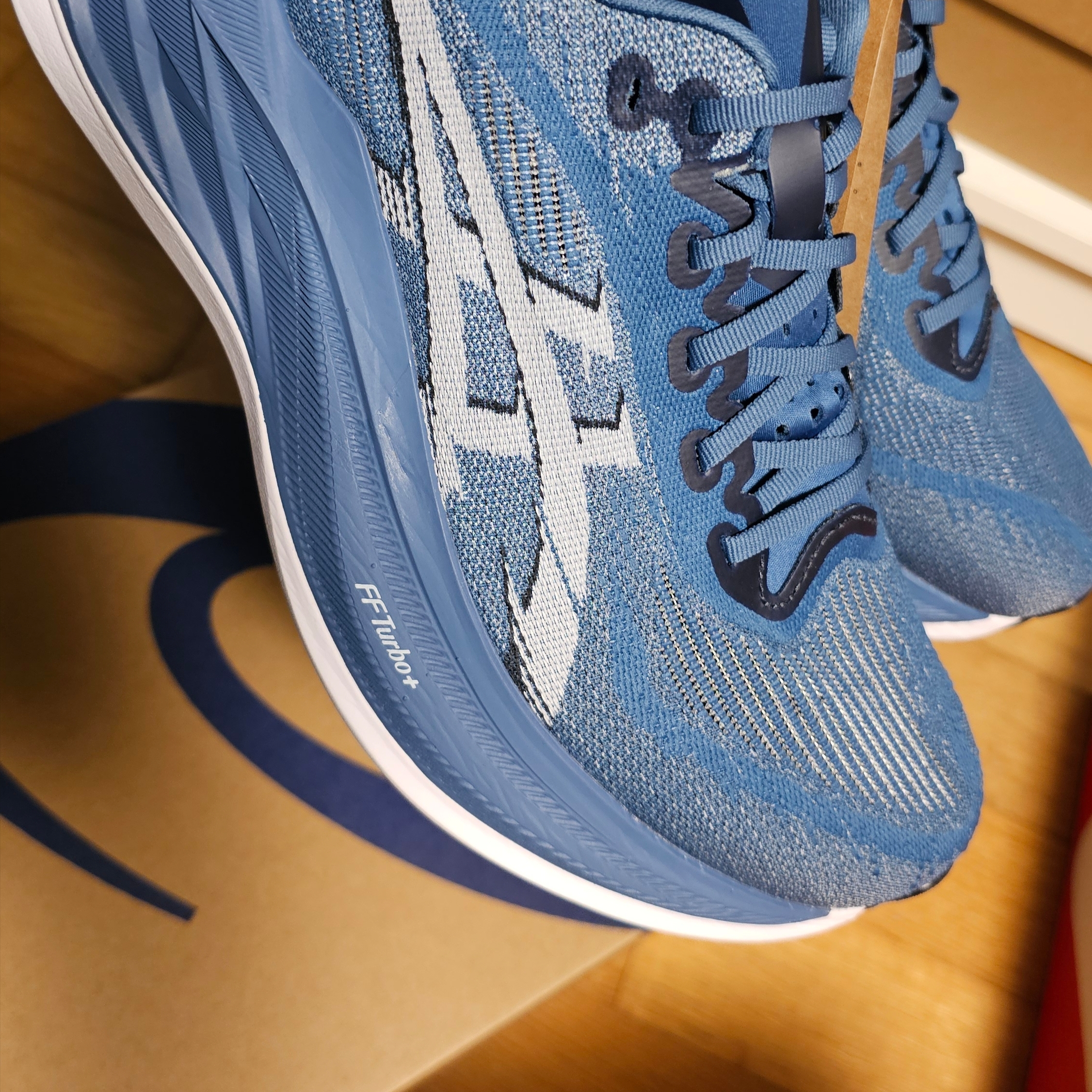 Asics Superblast 2 Winter Sea White 착용 스타일