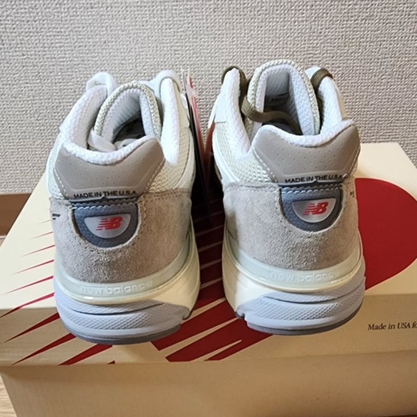 New Balance 990v4 Made in USA Cream White 착용 스타일