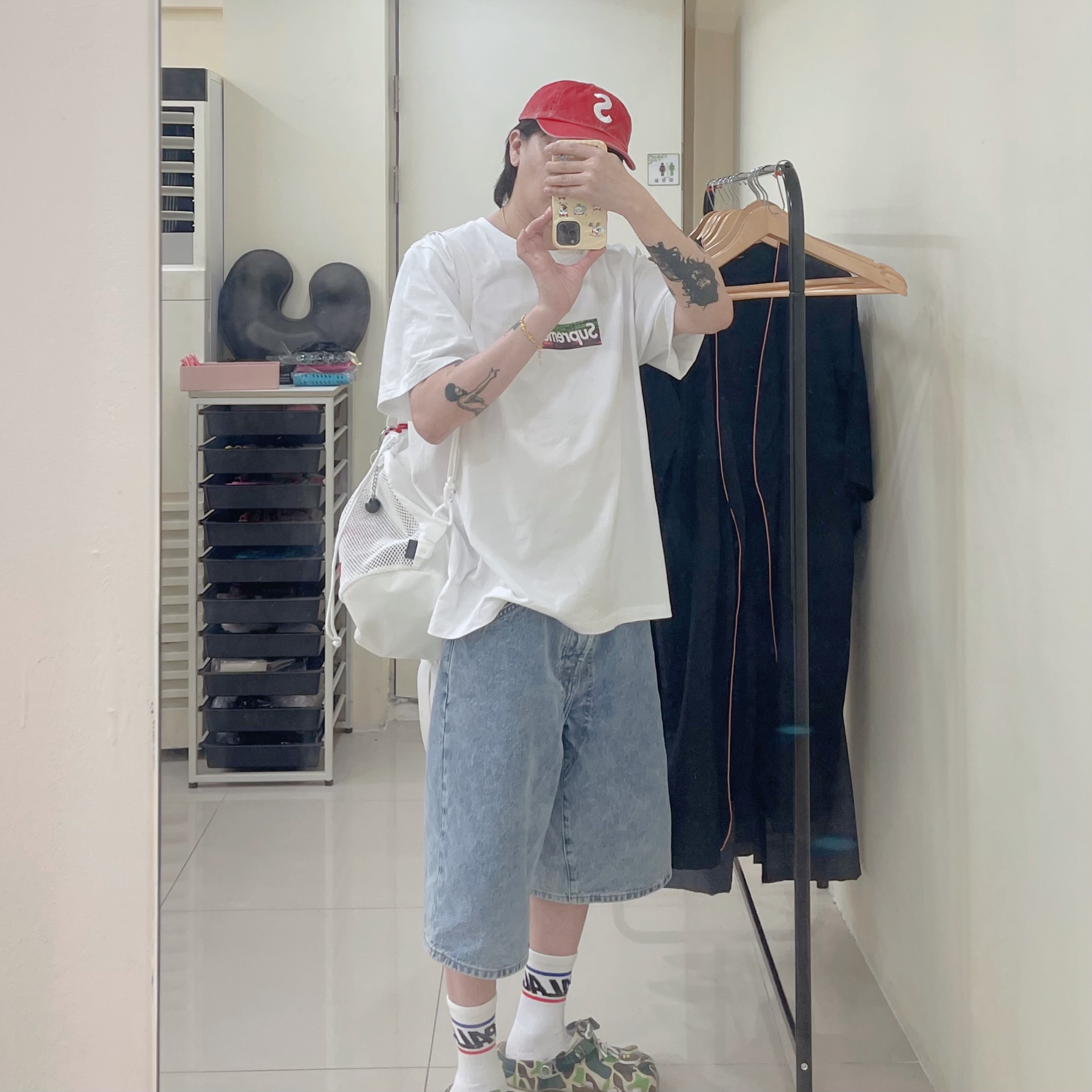Supreme Pigment Coated S Logo 6-Panel Red - 25SS, Supreme Mesh Small Backpack White - 23SS 착용 스타일