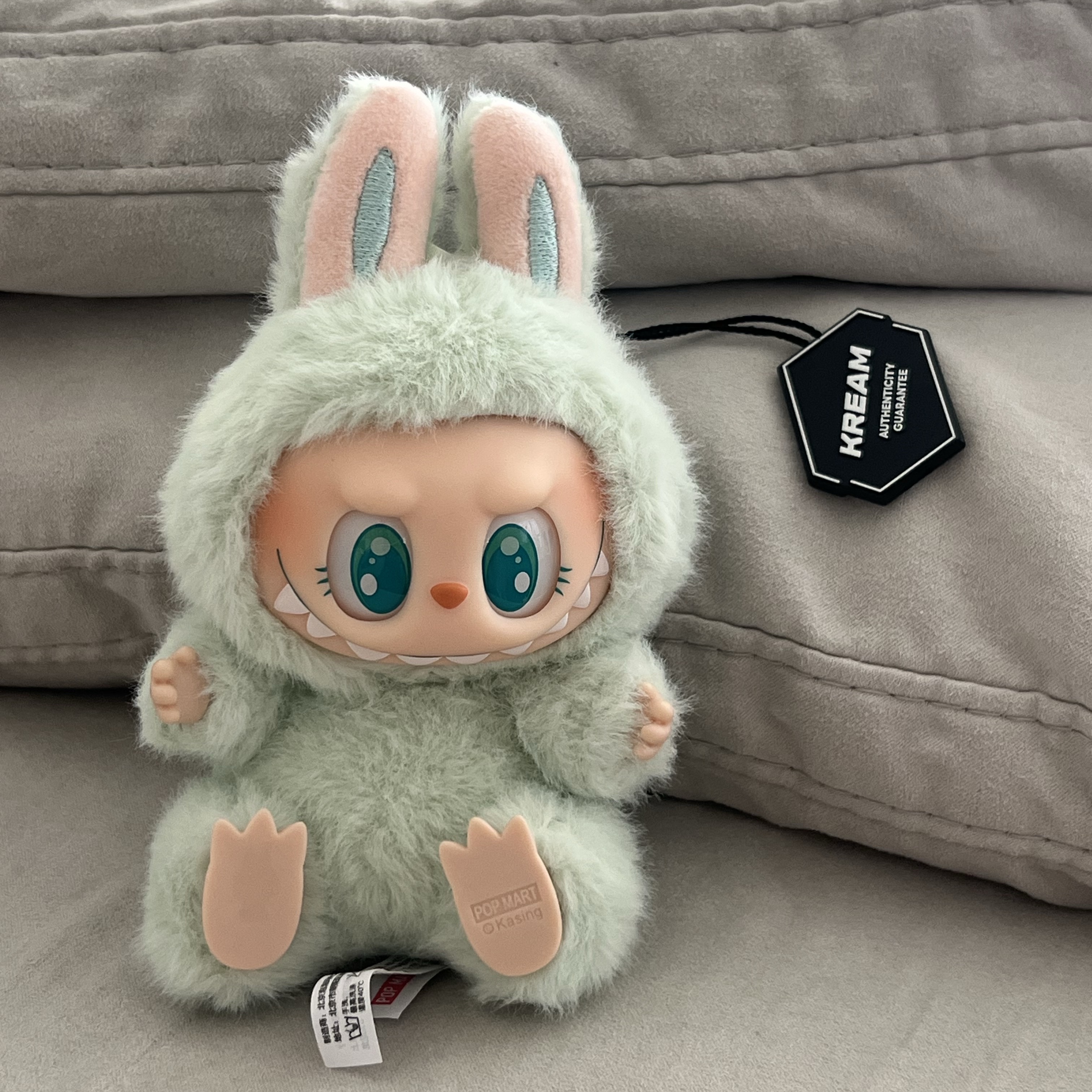 Pop Mart Labubu Let's Play Together Doll Series Ququ Keyring (Opened Case) 착용 스타일