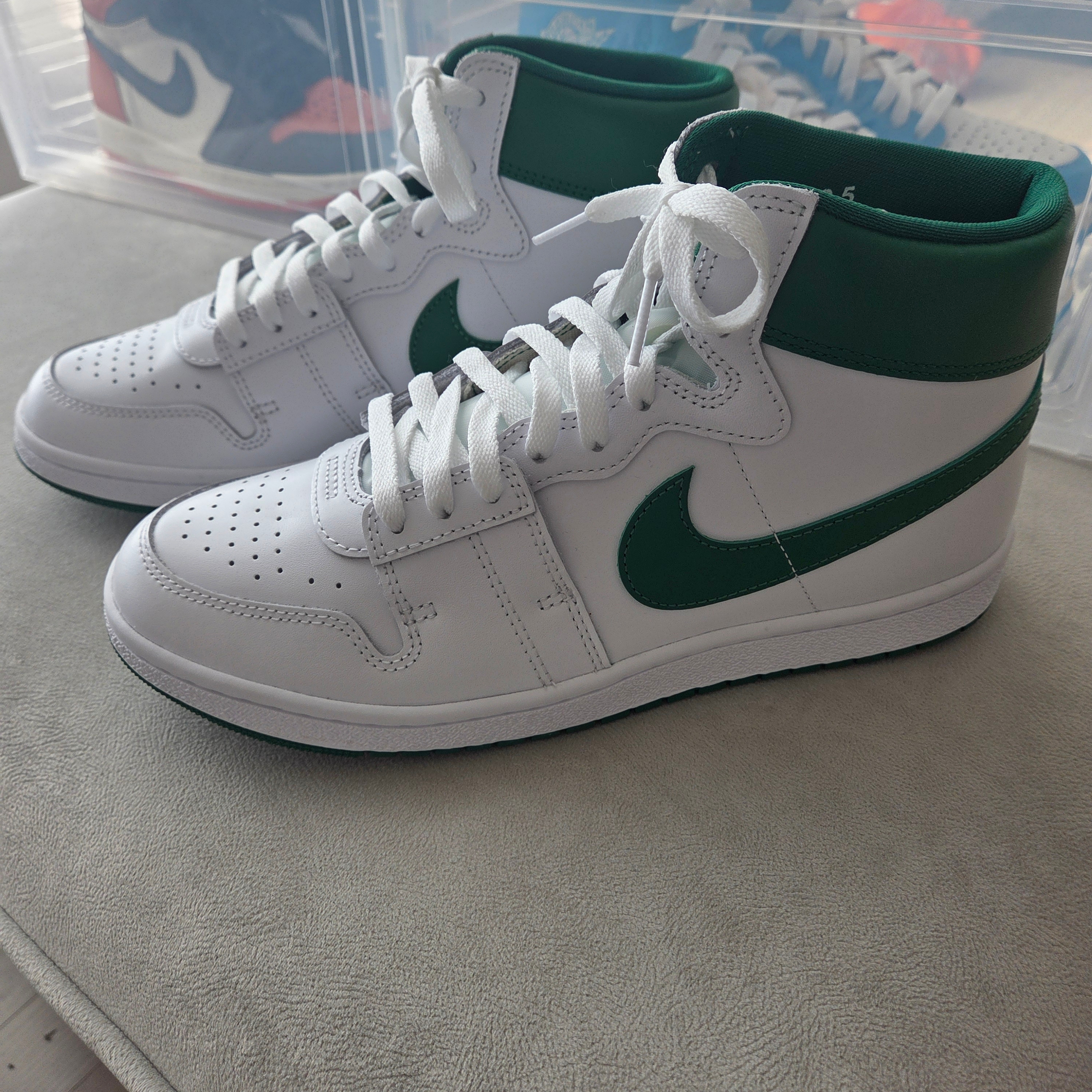 Jordan Air Ship SP White Pine Green, Jordan 1 Retro High OG Shattered Backboard 착용 스타일
