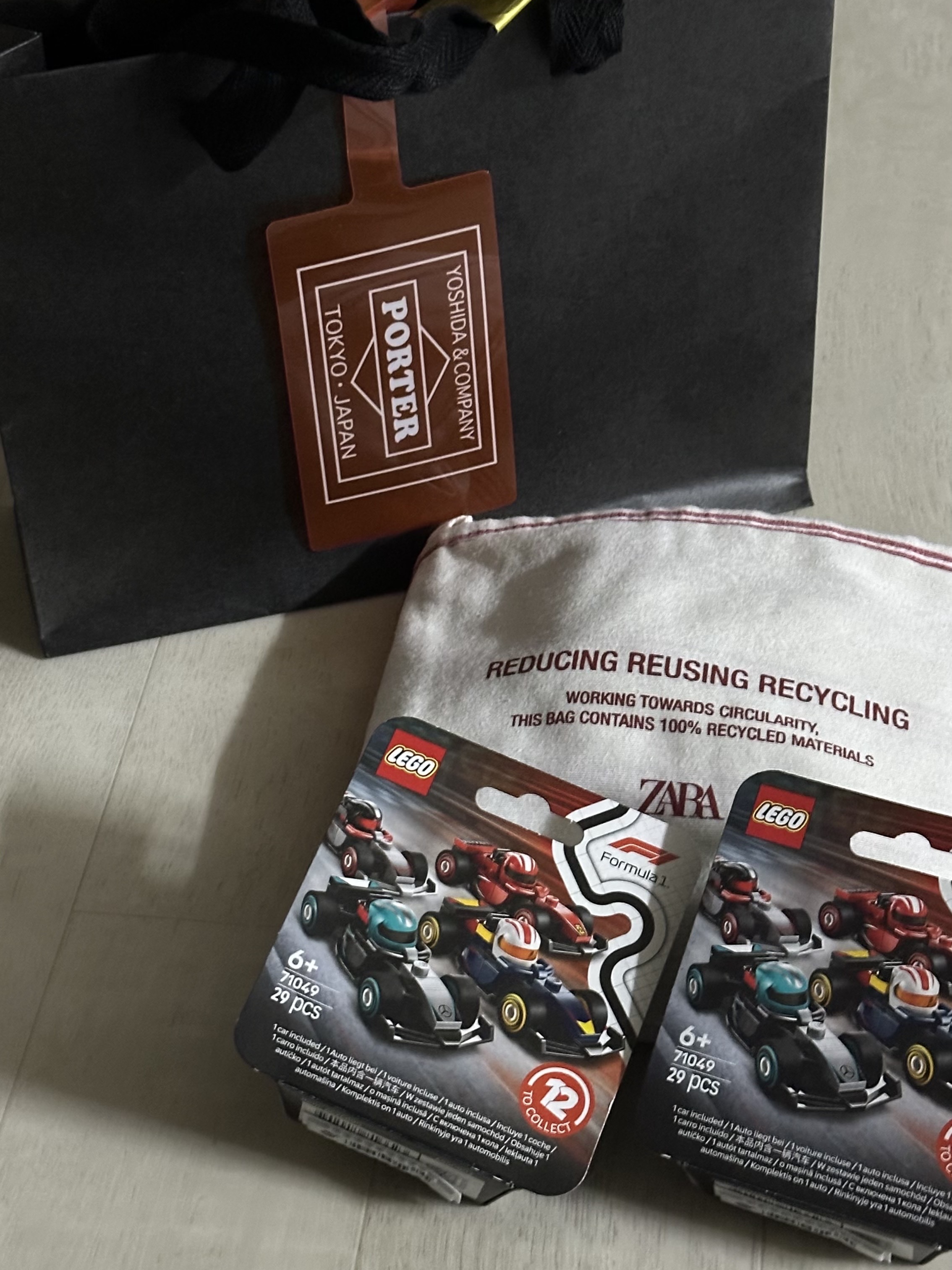 Lego F1 Collectible Race Cars, Porter Capsule Wallet Gray 착용 스타일