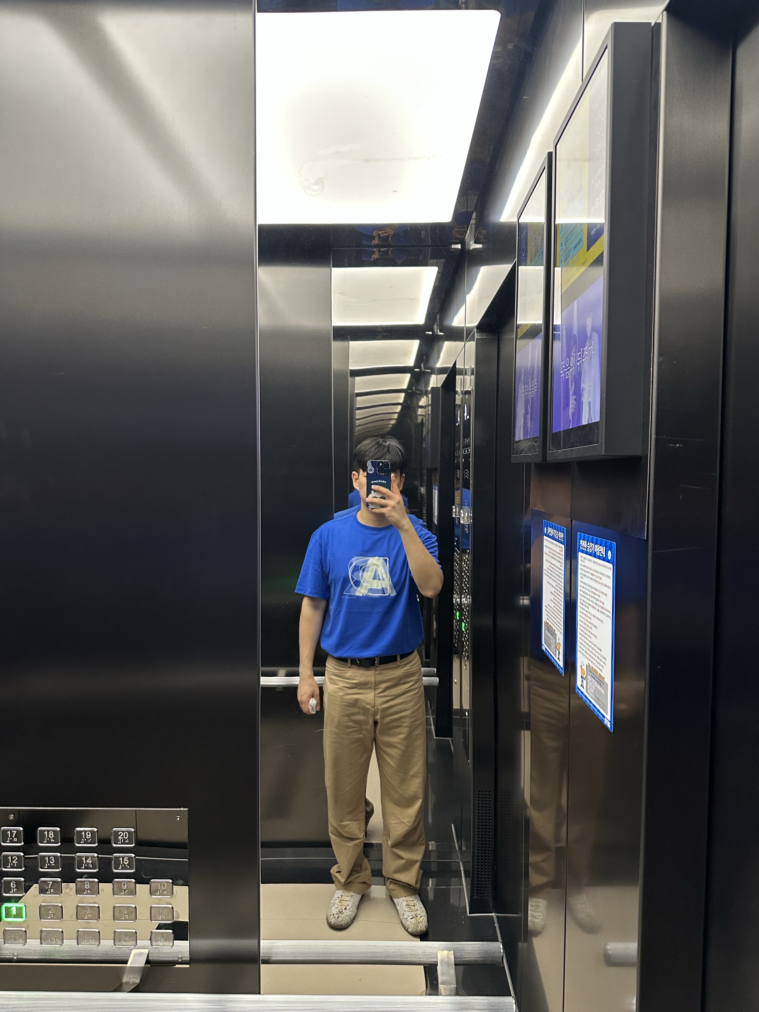 Ader Error Layer Logo T-Shirt Blue 착용 스타일