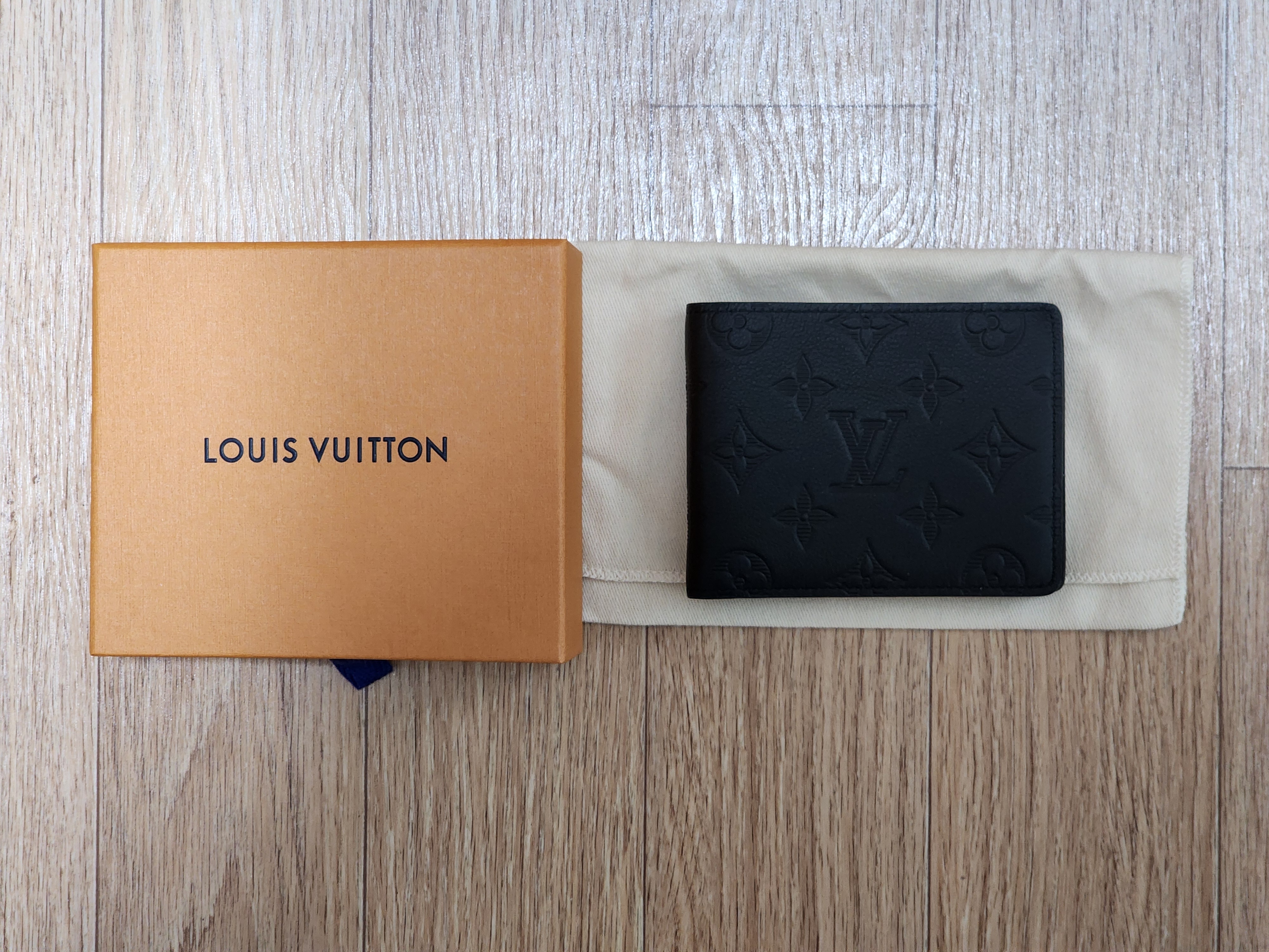 Louis Vuitton Multiple Wallet Monogram Shadow 착용 스타일 - 2
