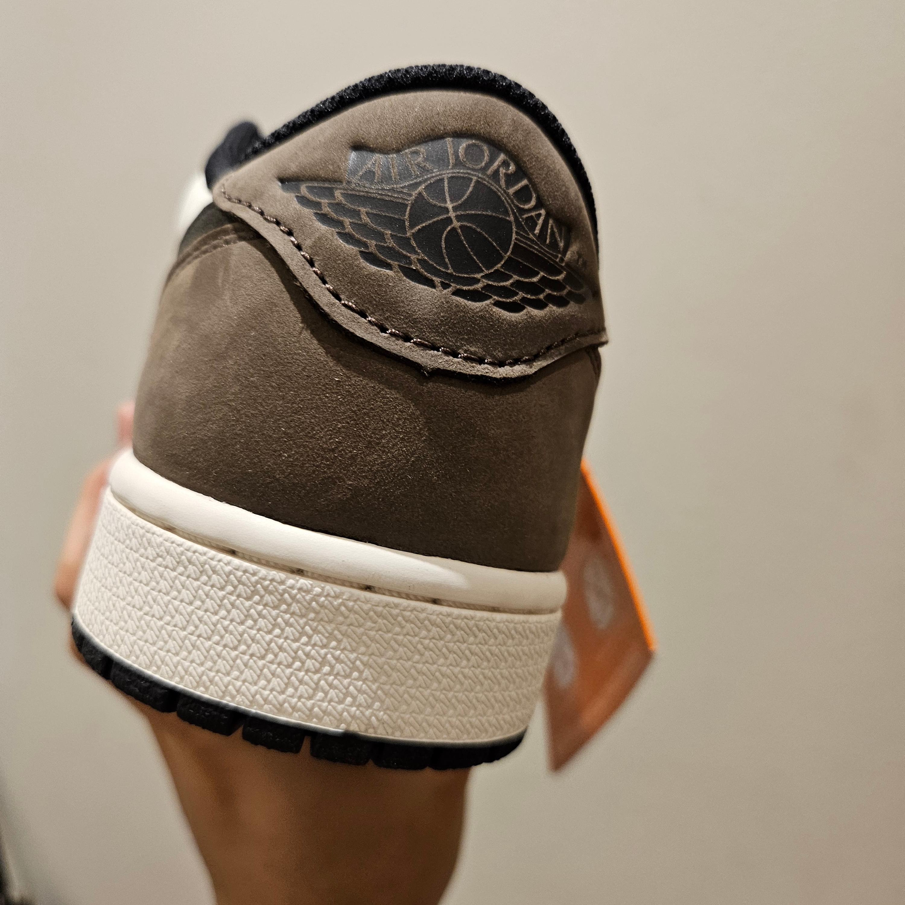 Jordan 1 Retro Low OG Mocha 착용 스타일